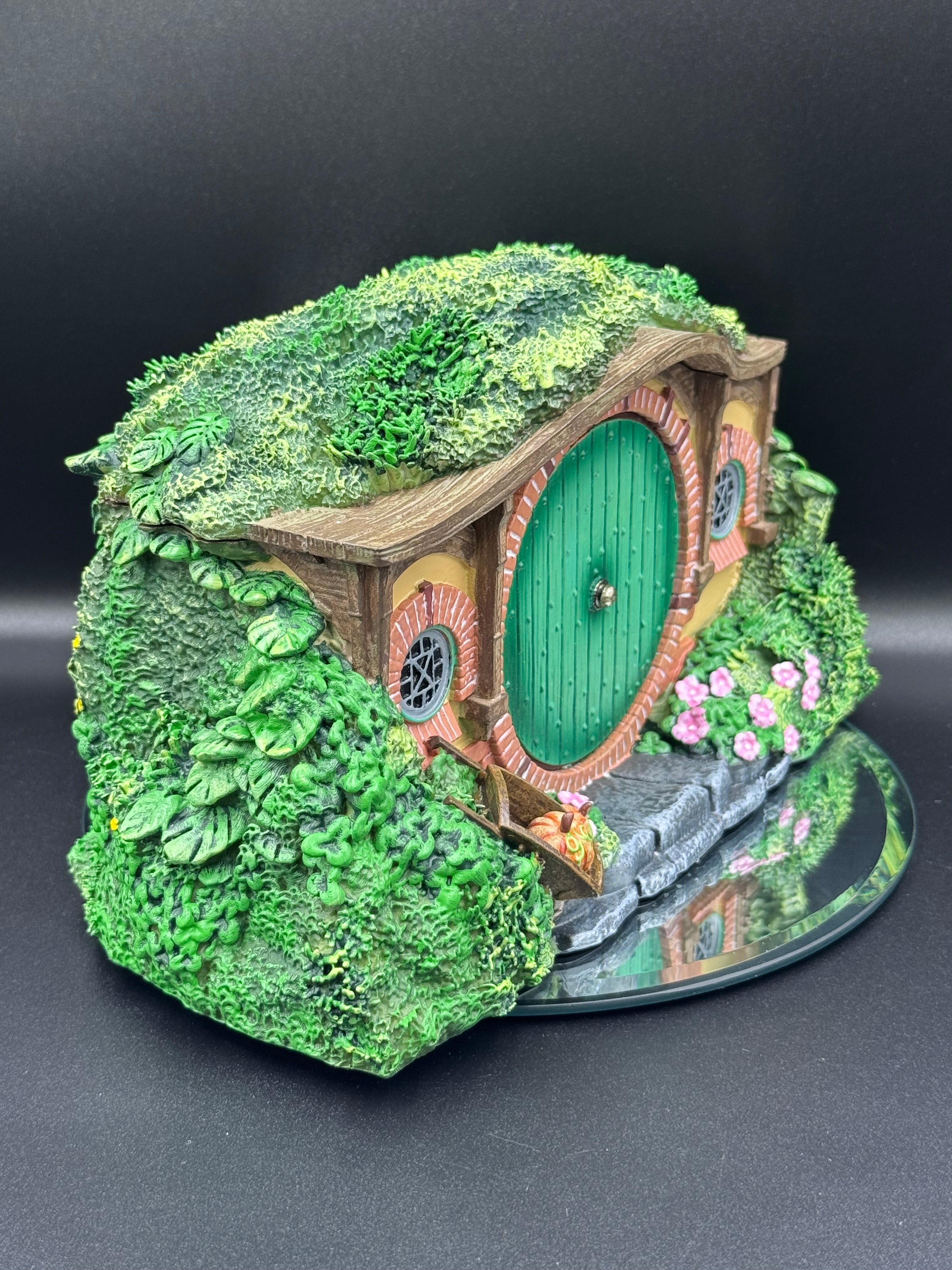 Lord of the Rings The Shire Box 23.4cm