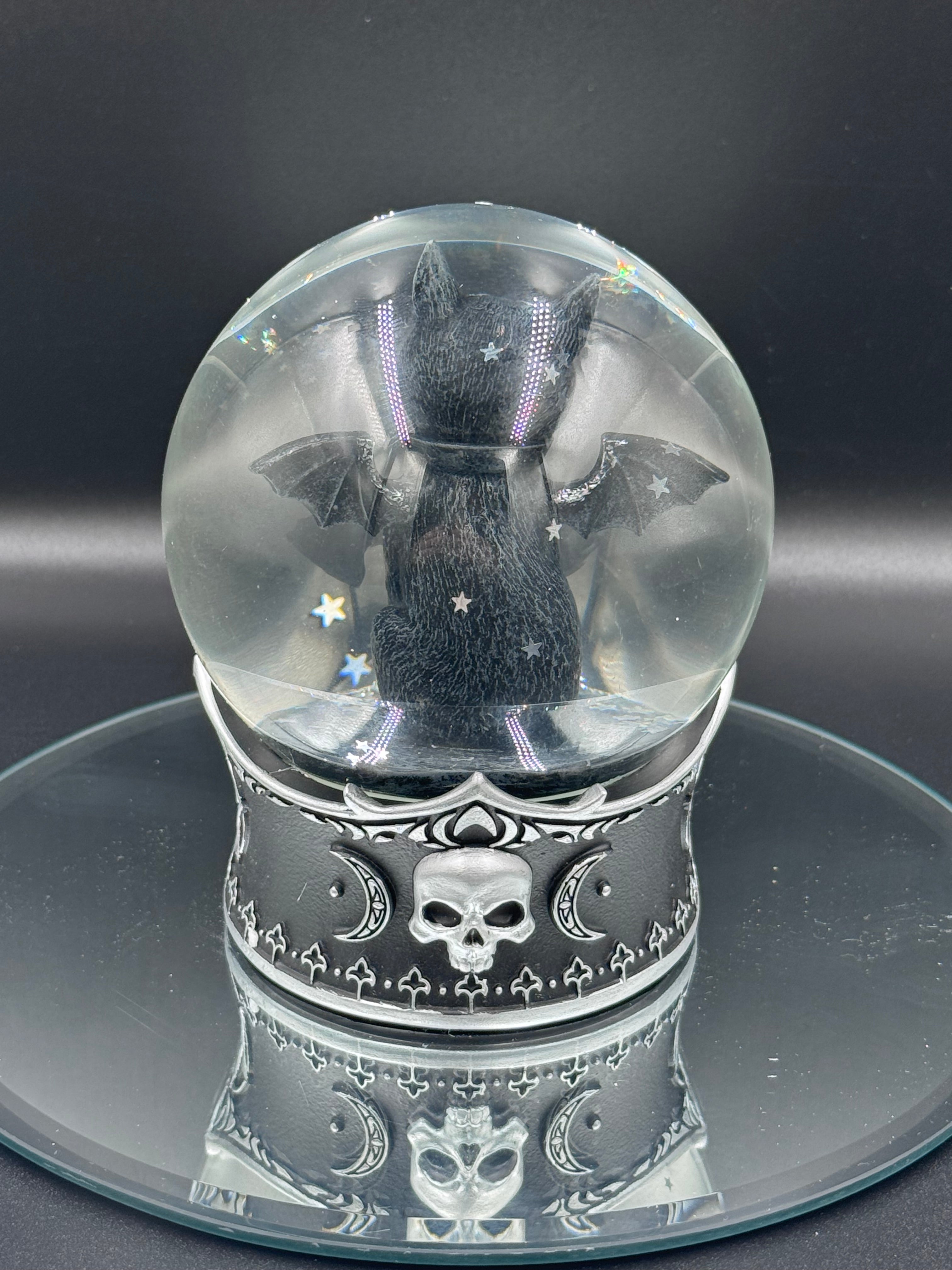 Cult Cuties Malpuss Snow Globe 13cm