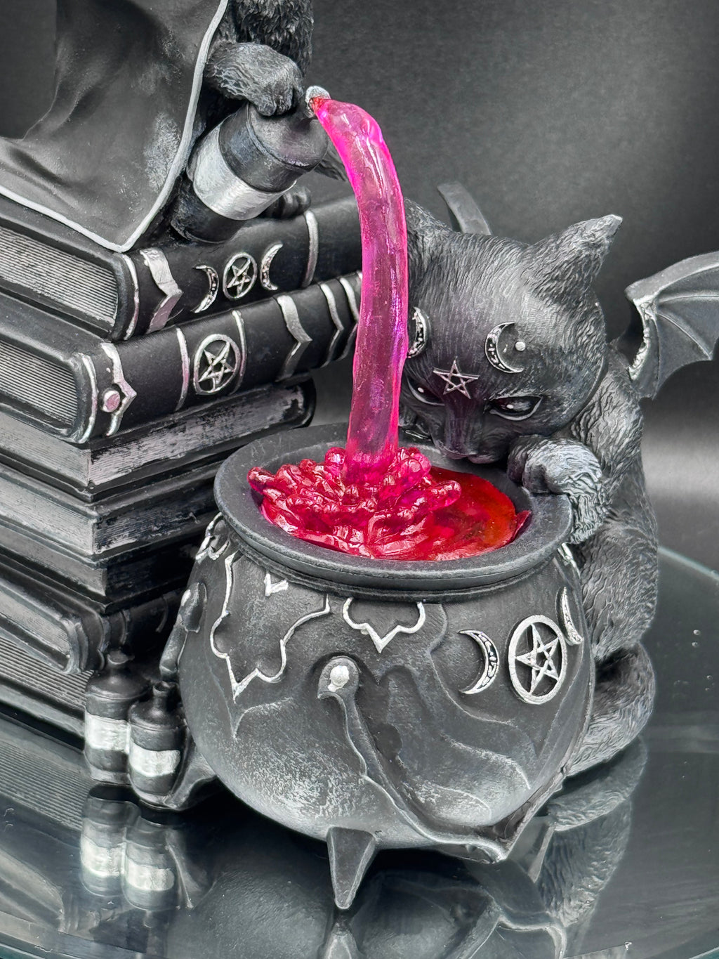 Cult Cuties Malpuss and Purrah Curious Cauldron 18.5cm