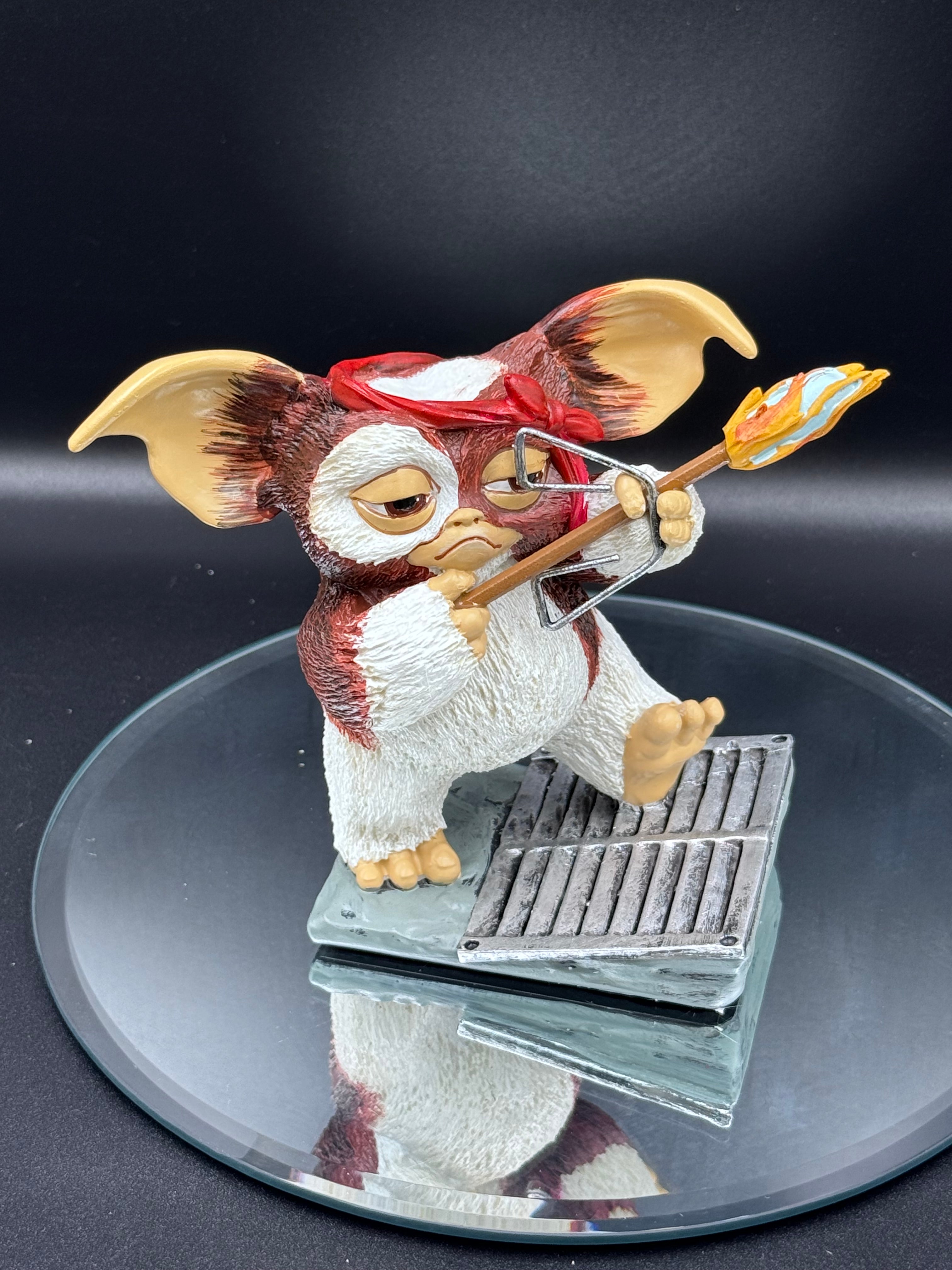 Gremlins Gizmo - Ready Aim Fire Figurine 11.5cm