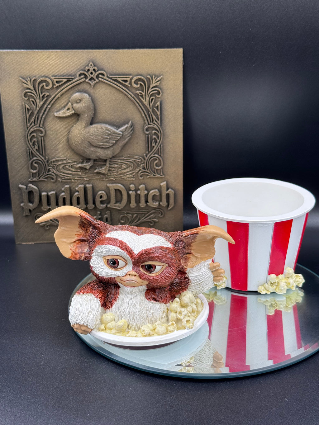 Gremlins Gizmo Feast Box Collectible Figure 14.4cm | Nemesis Now