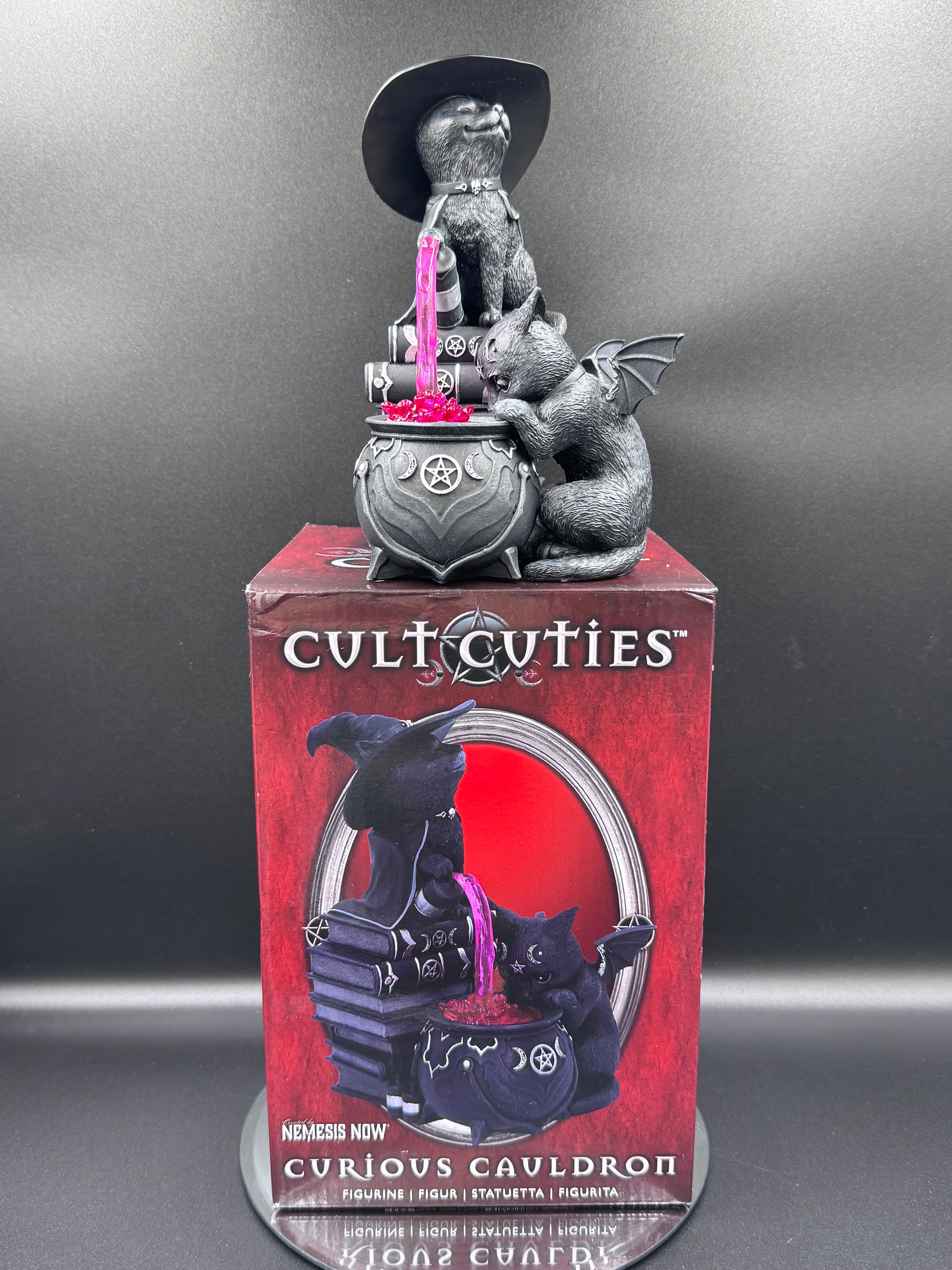 Cult Cuties Malpuss and Purrah Curious Cauldron 18.5cm