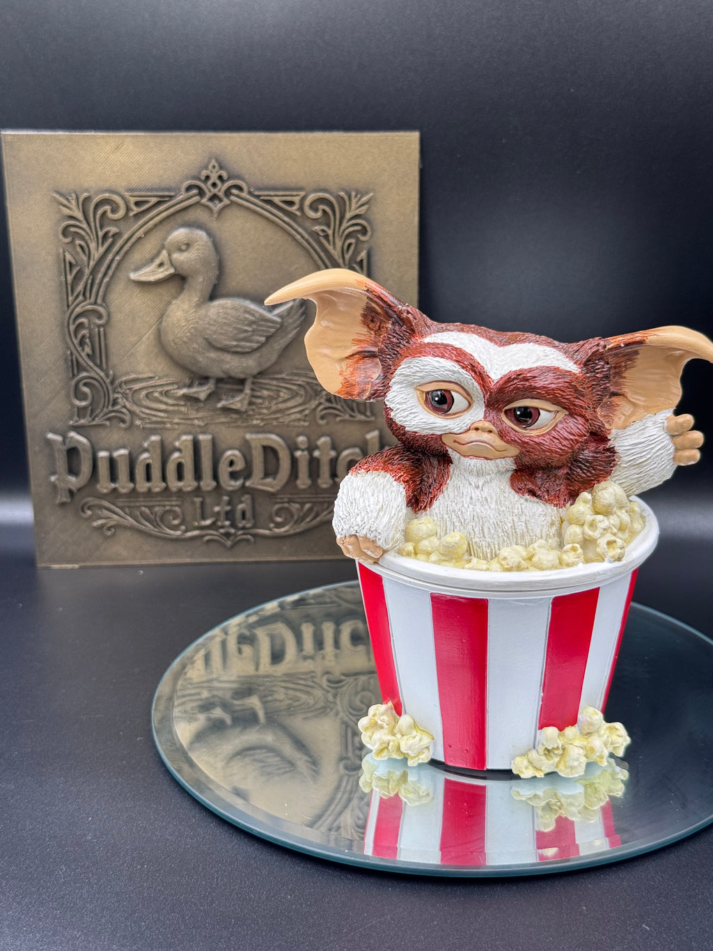 Gremlins Gizmo Feast Box Collectible Figure 14.4cm | Nemesis Now