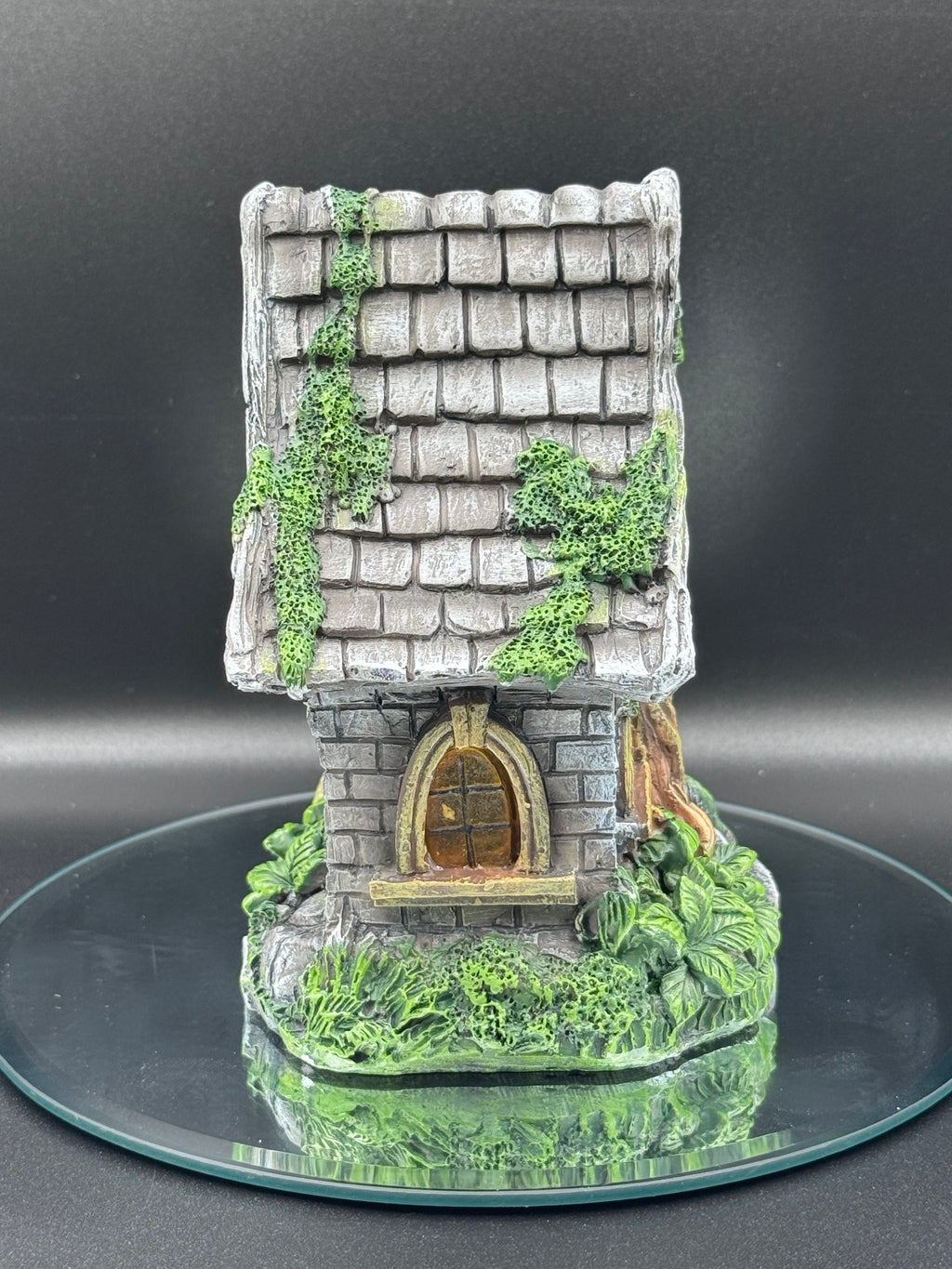 Curly Oak Manor 15cm