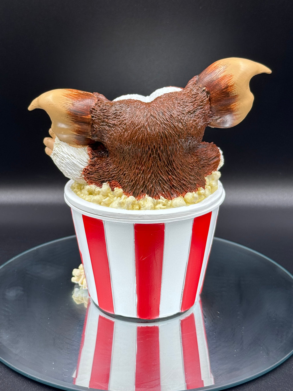 Gremlins Gizmo Feast Box Collectible Figure 14.4cm | Nemesis Now