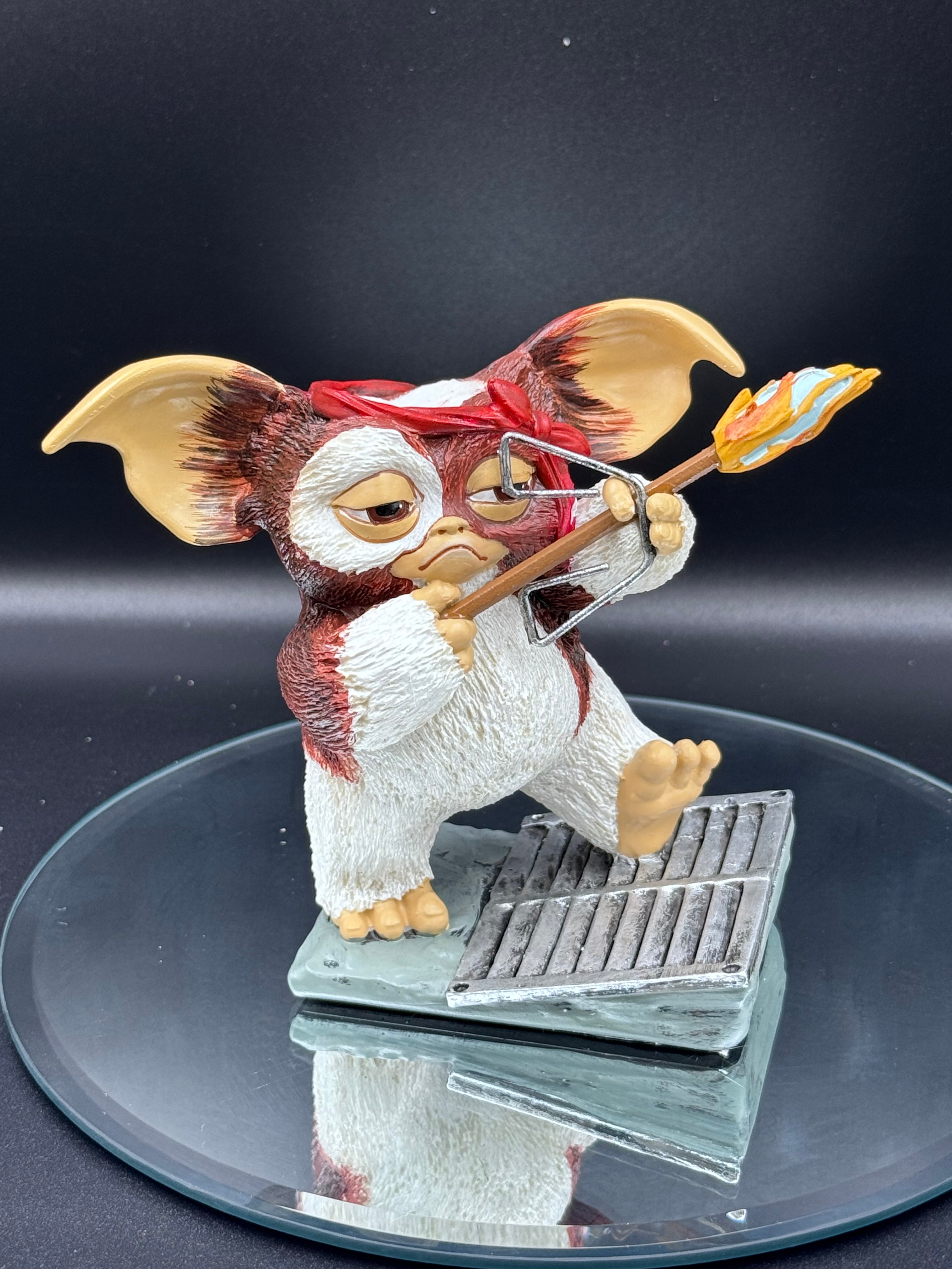 Gremlins Gizmo - Ready Aim Fire Figurine 11.5cm