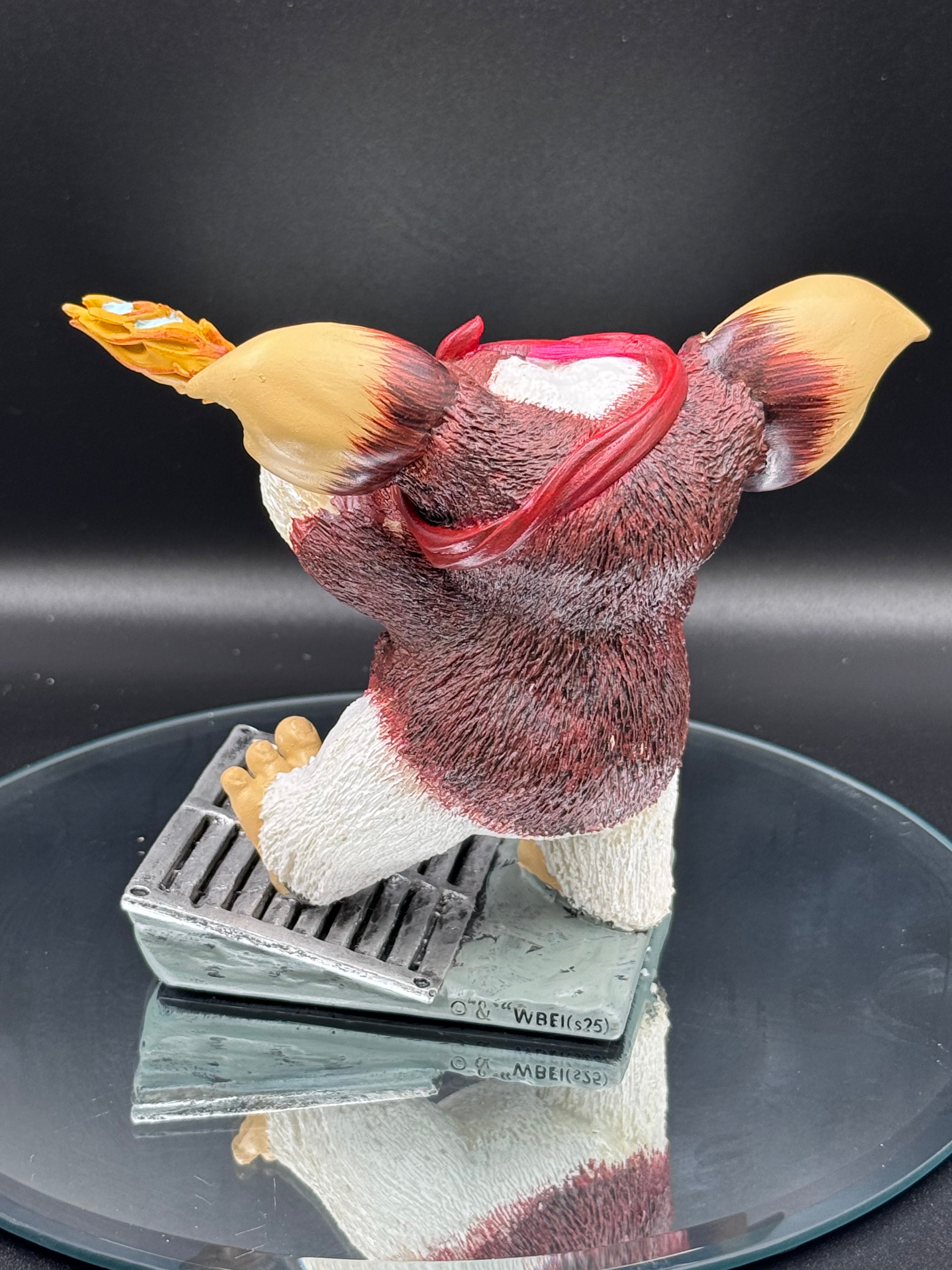 Gremlins Gizmo - Ready Aim Fire Figurine 11.5cm