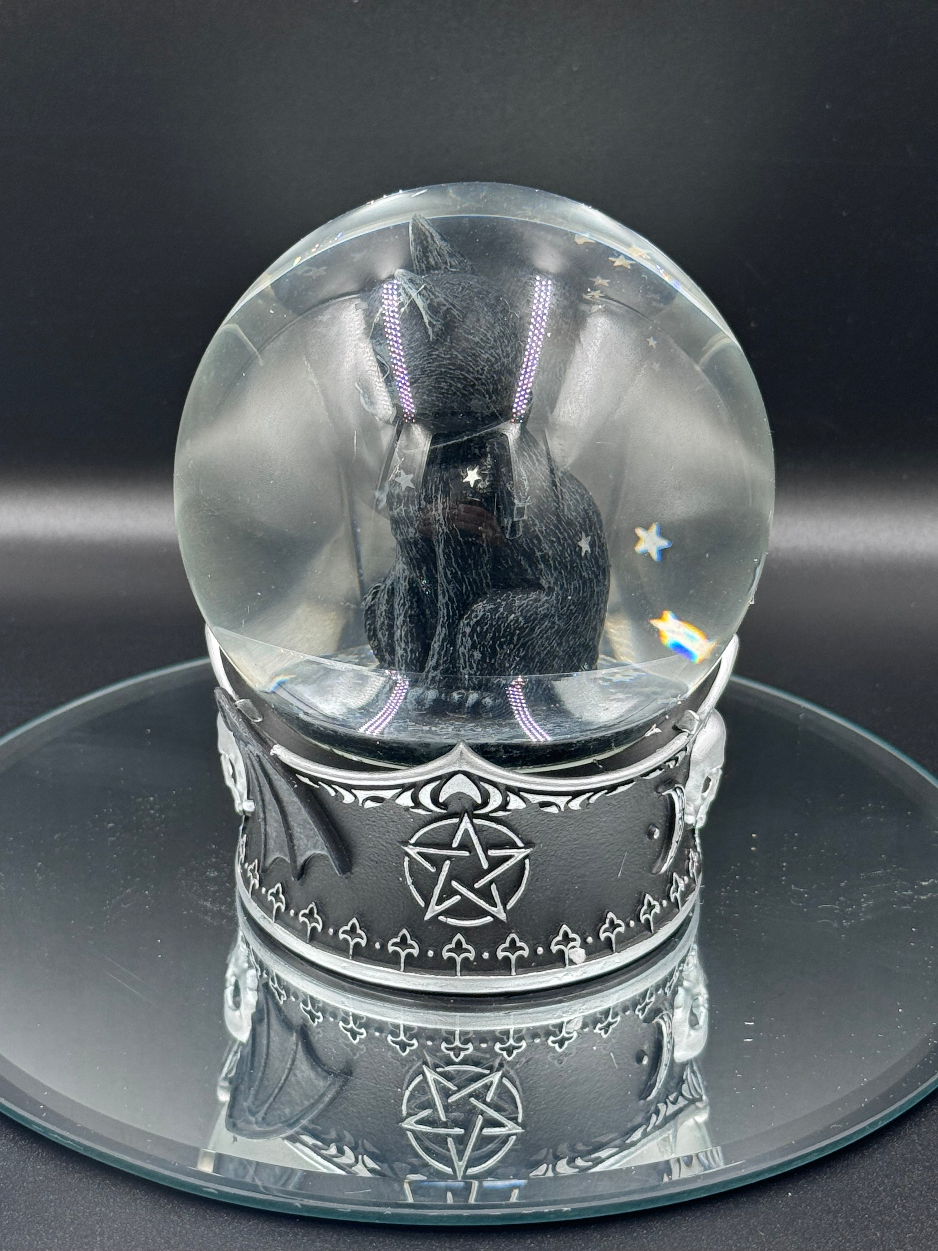 Cult Cuties Malpuss Snow Globe 13cm