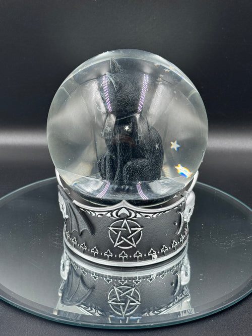 Cult Cuties Malpuss Snow Globe 13cm