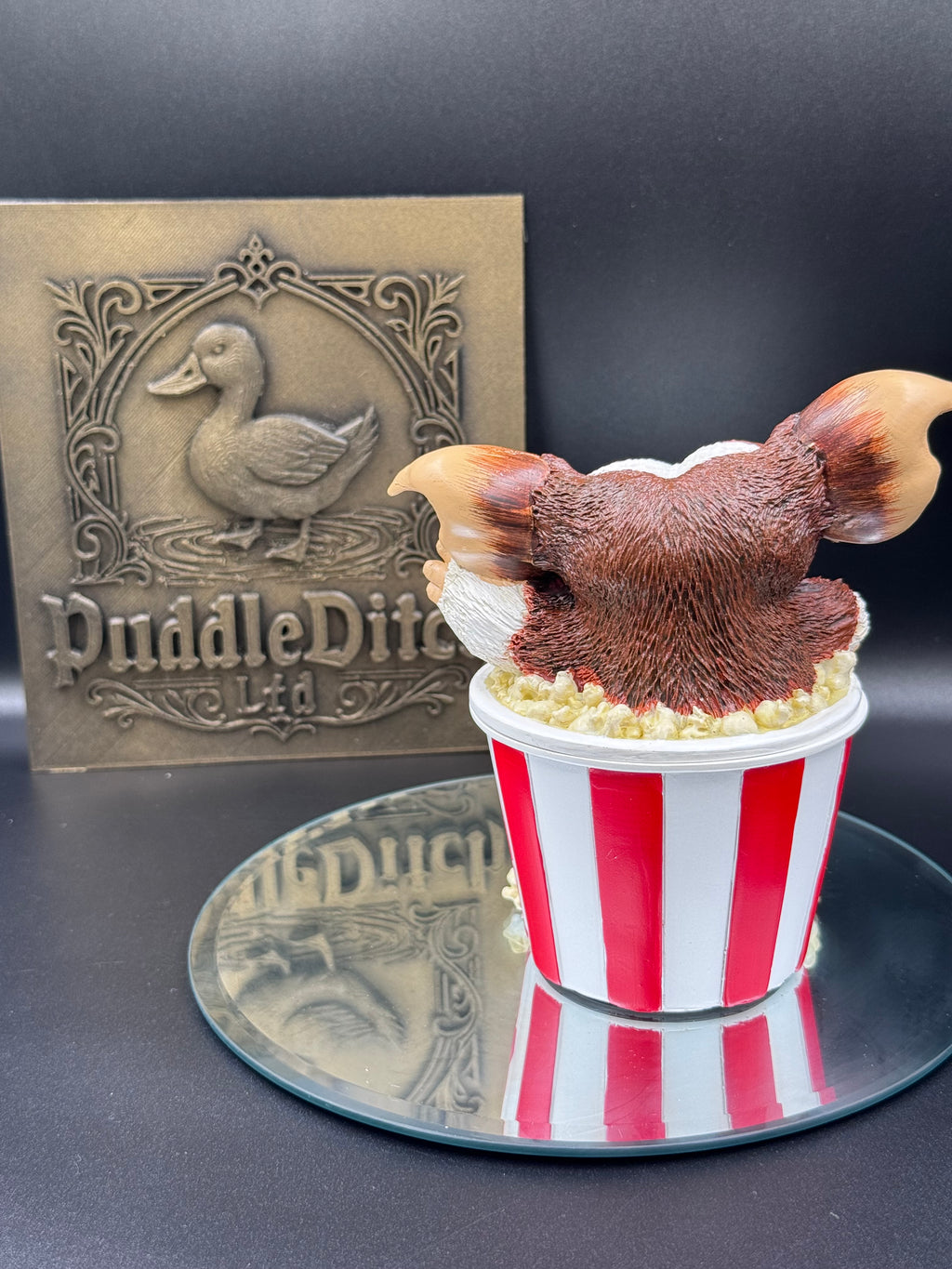 Gremlins Gizmo Feast Box Collectible Figure 14.4cm | Nemesis Now