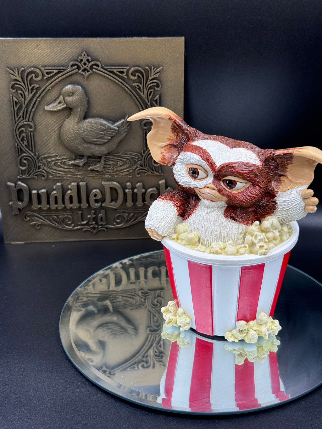 Gremlins Gizmo Feast Box Collectible Figure 14.4cm | Nemesis Now