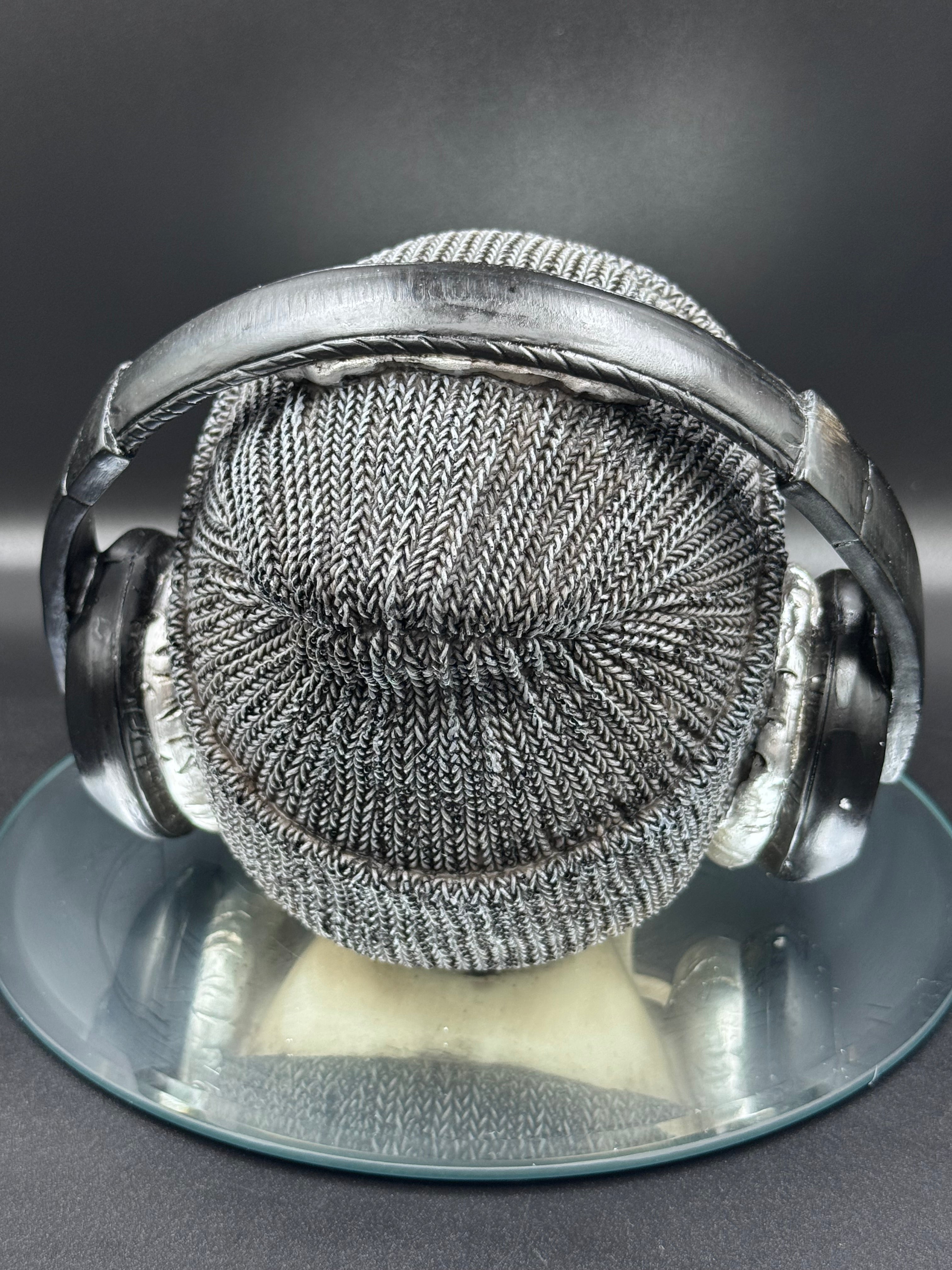 Dead Beat (Grey) 17cm