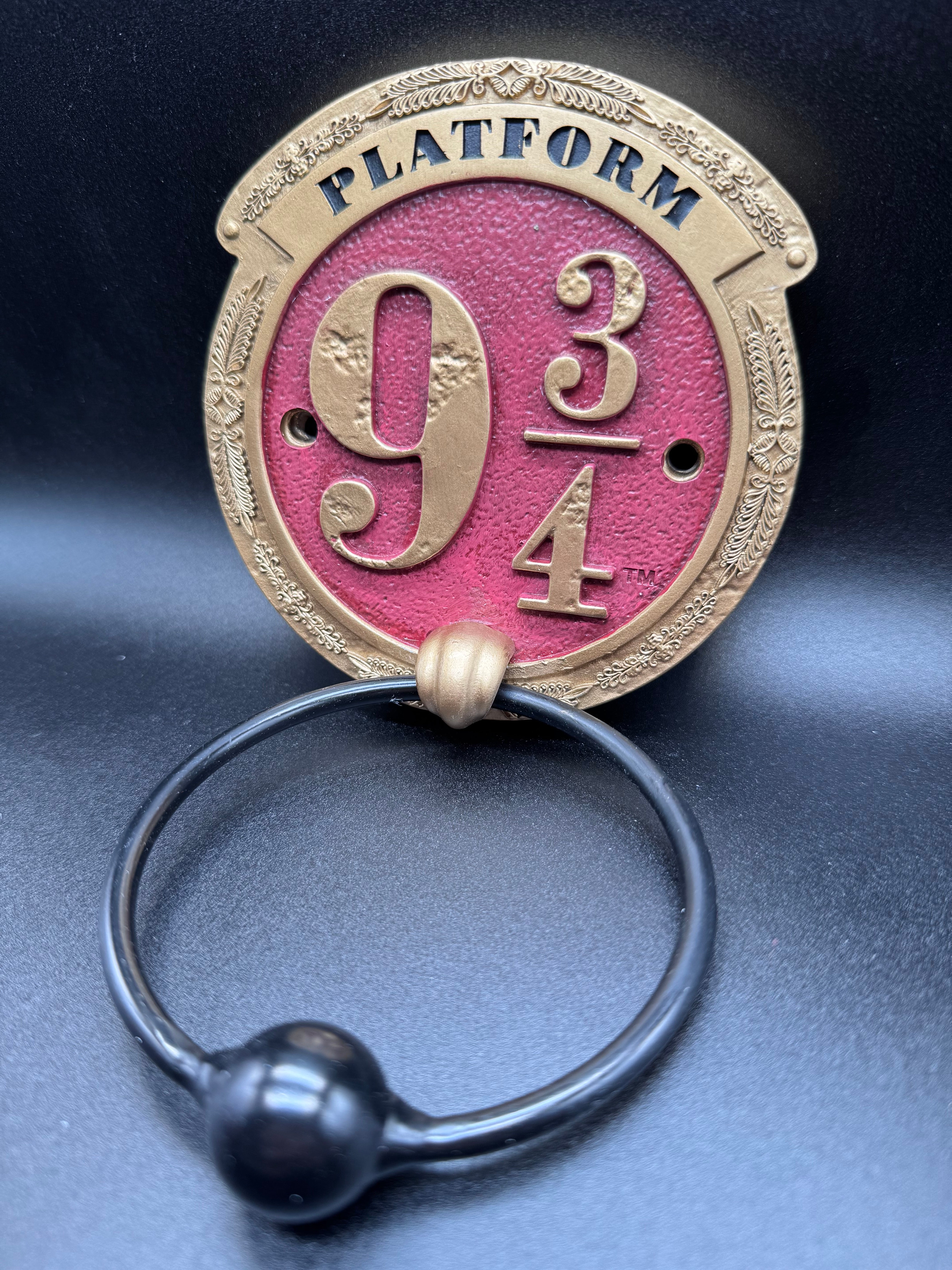 Harry Potter Platform 9 3/4 Door Knocker 21.5cm Red | Official