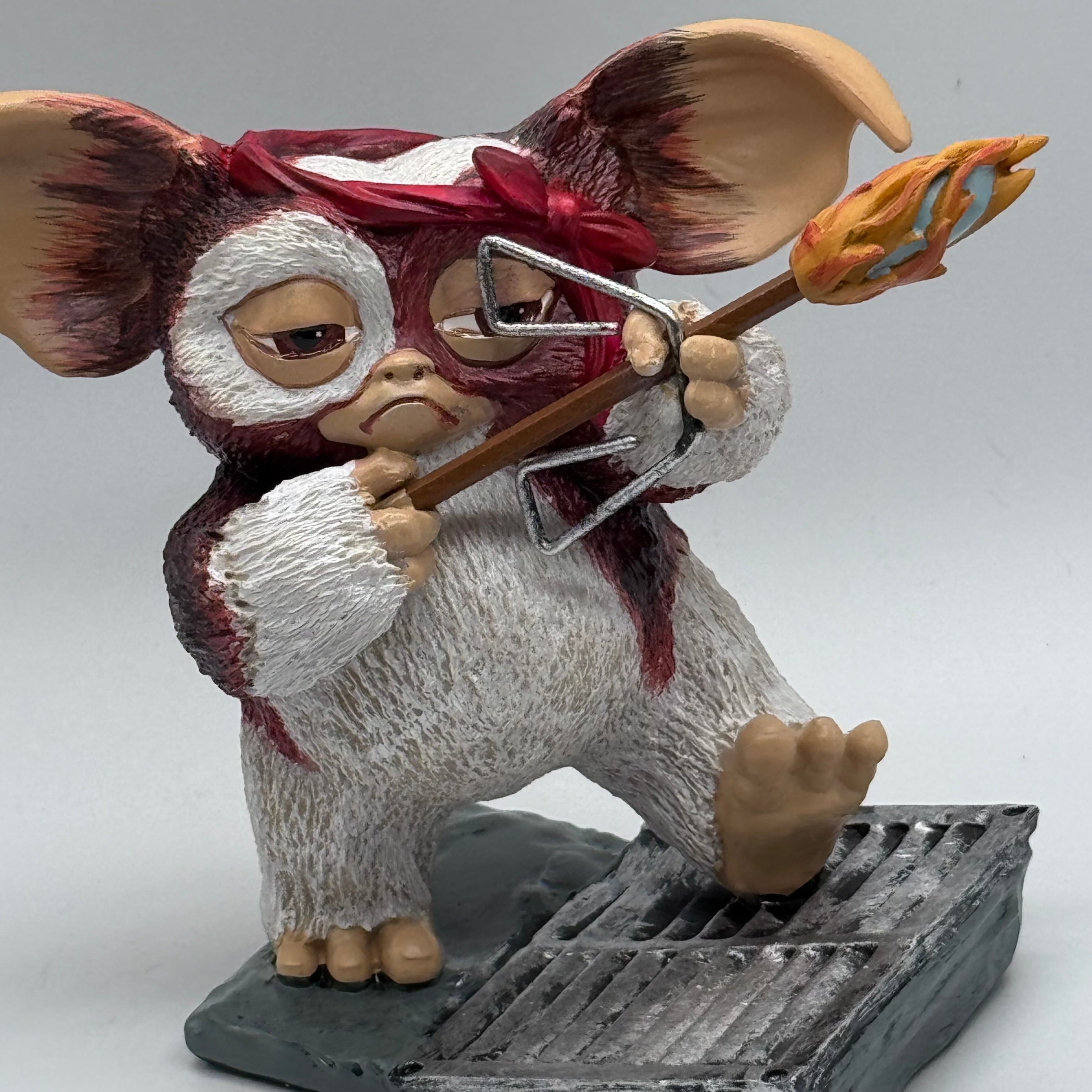 Gremlins Gizmo - Ready Aim Fire Figurine 11.5cm