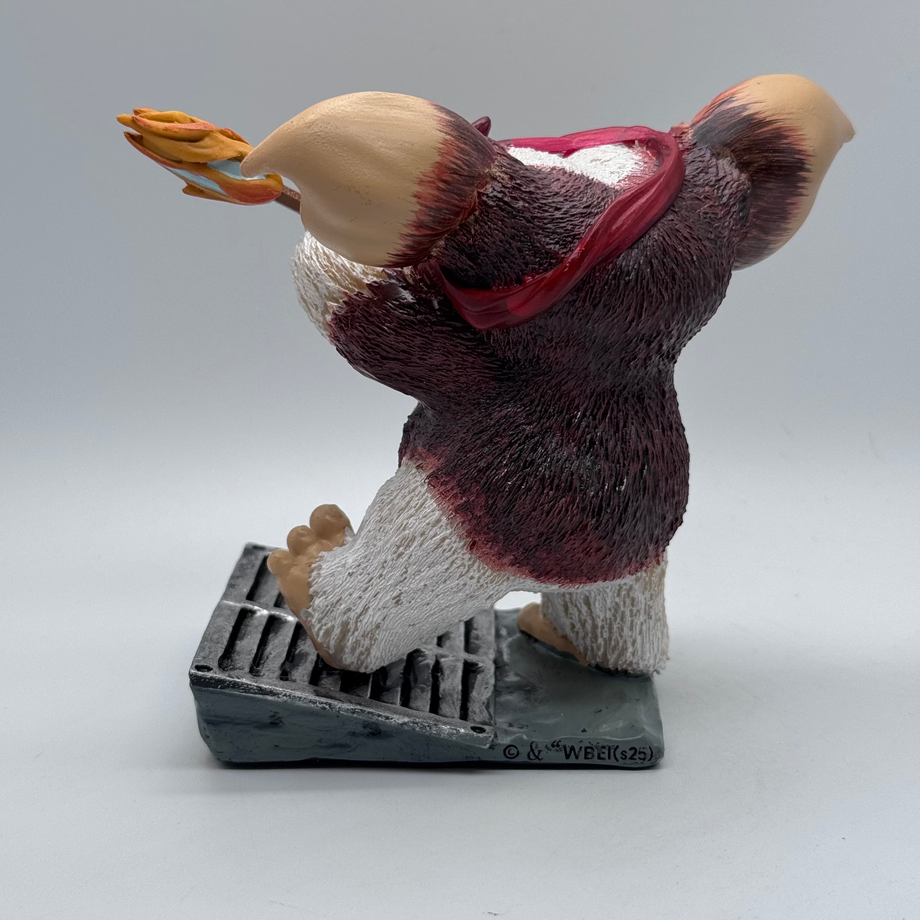 Gremlins Gizmo - Ready Aim Fire Figurine 11.5cm