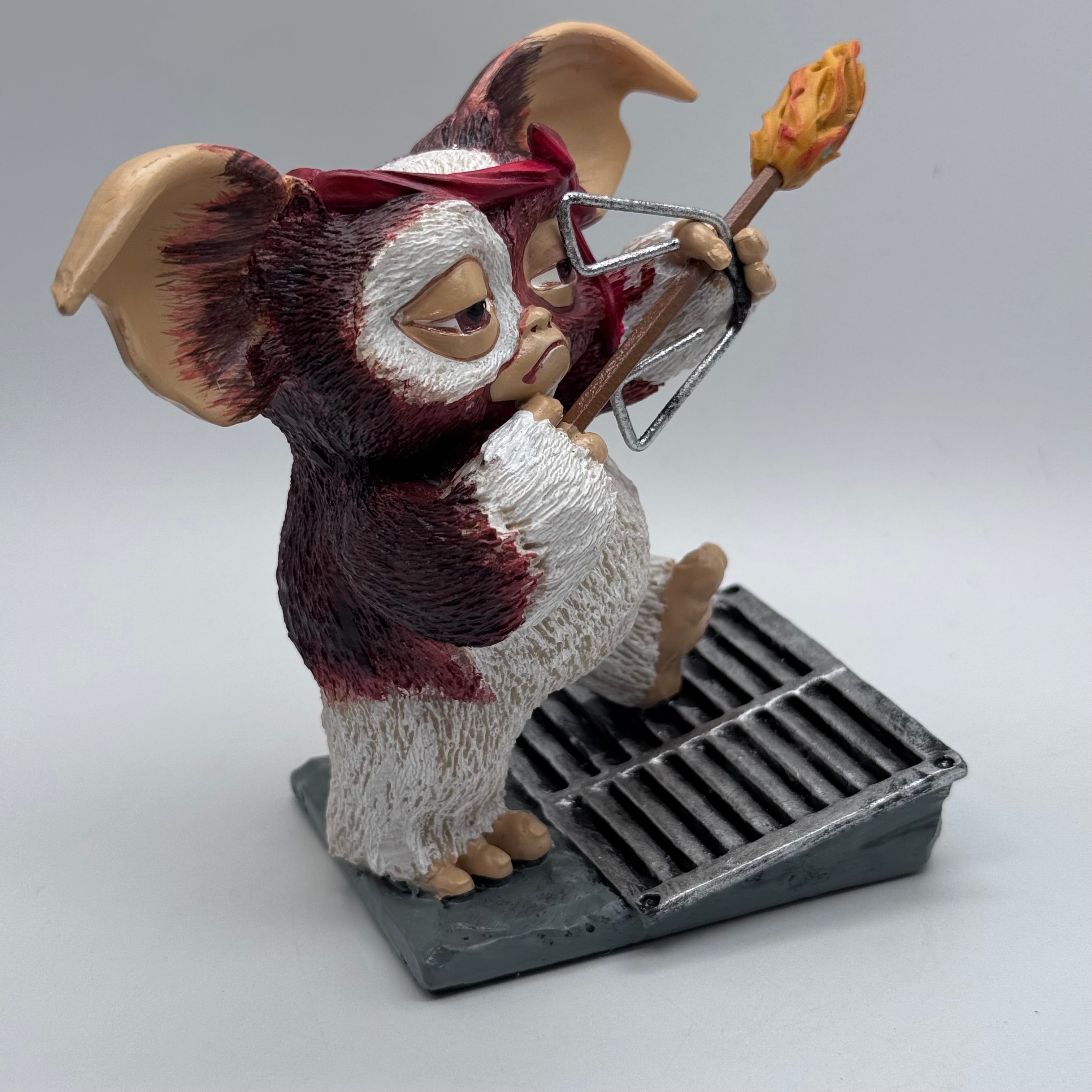 Gremlins Gizmo - Ready Aim Fire Figurine 11.5cm