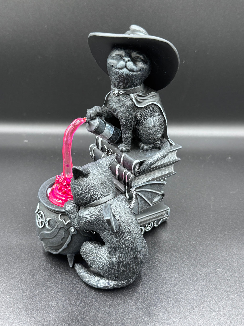 Cult Cuties Malpuss and Purrah Curious Cauldron 18.5cm
