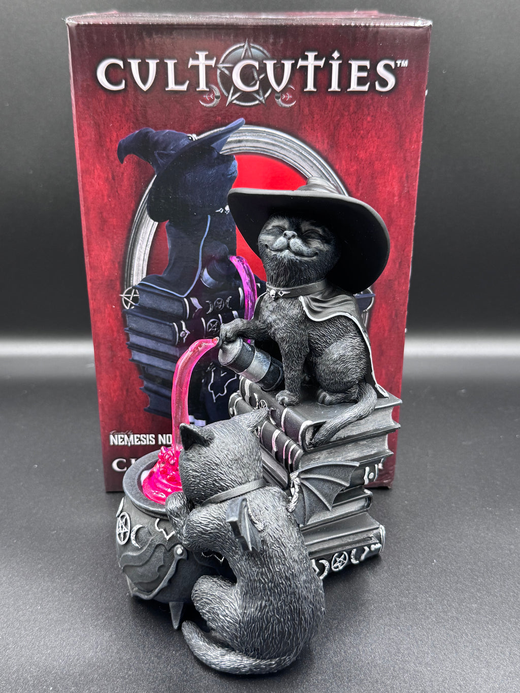 Cult Cuties Malpuss and Purrah Curious Cauldron 18.5cm