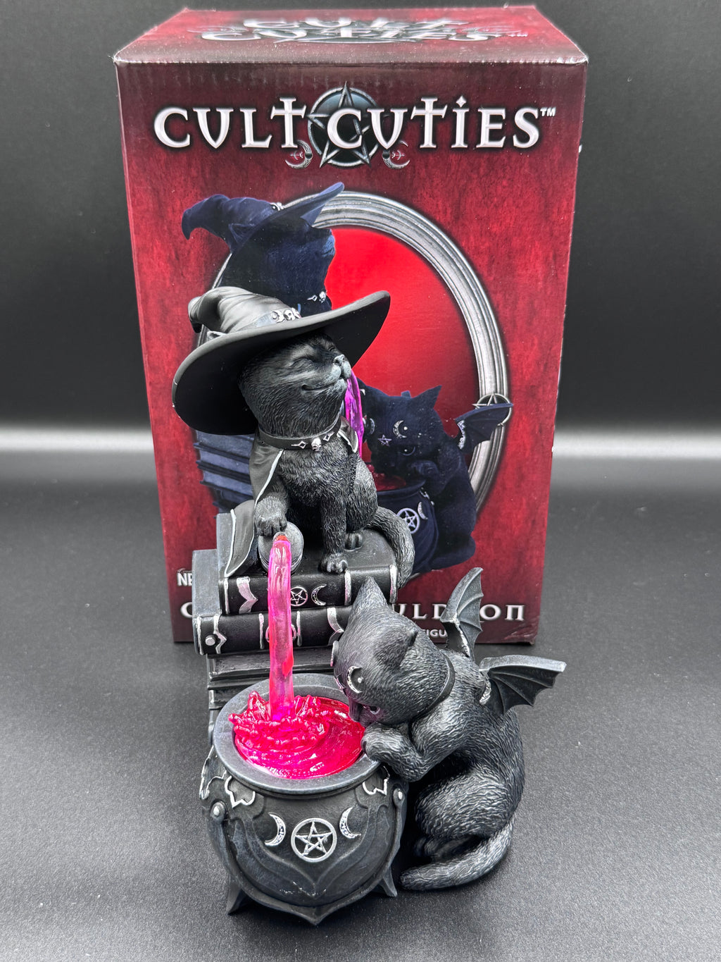 Cult Cuties Malpuss and Purrah Curious Cauldron 18.5cm