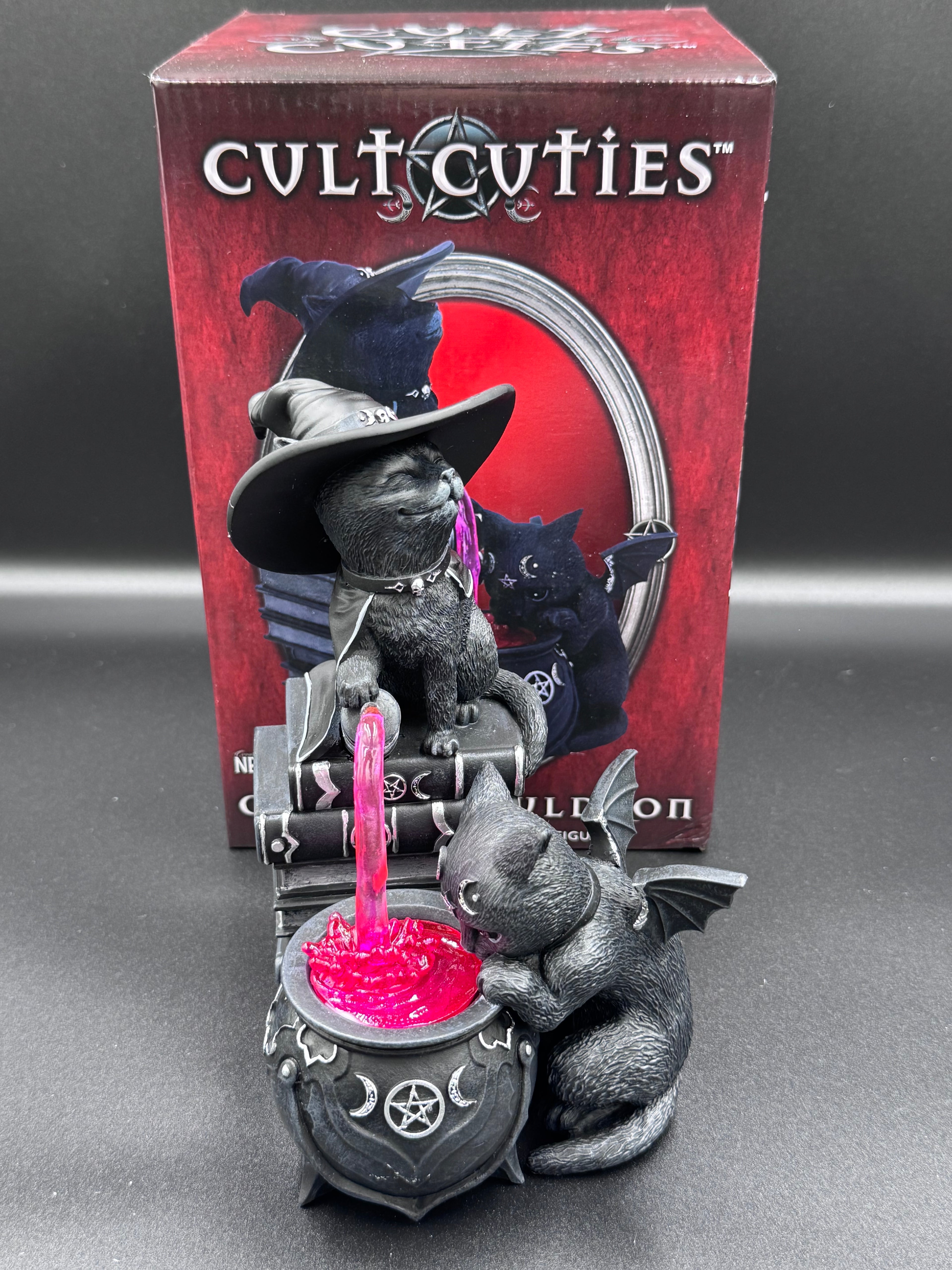 Cult Cuties Malpuss and Purrah Curious Cauldron 18.5cm