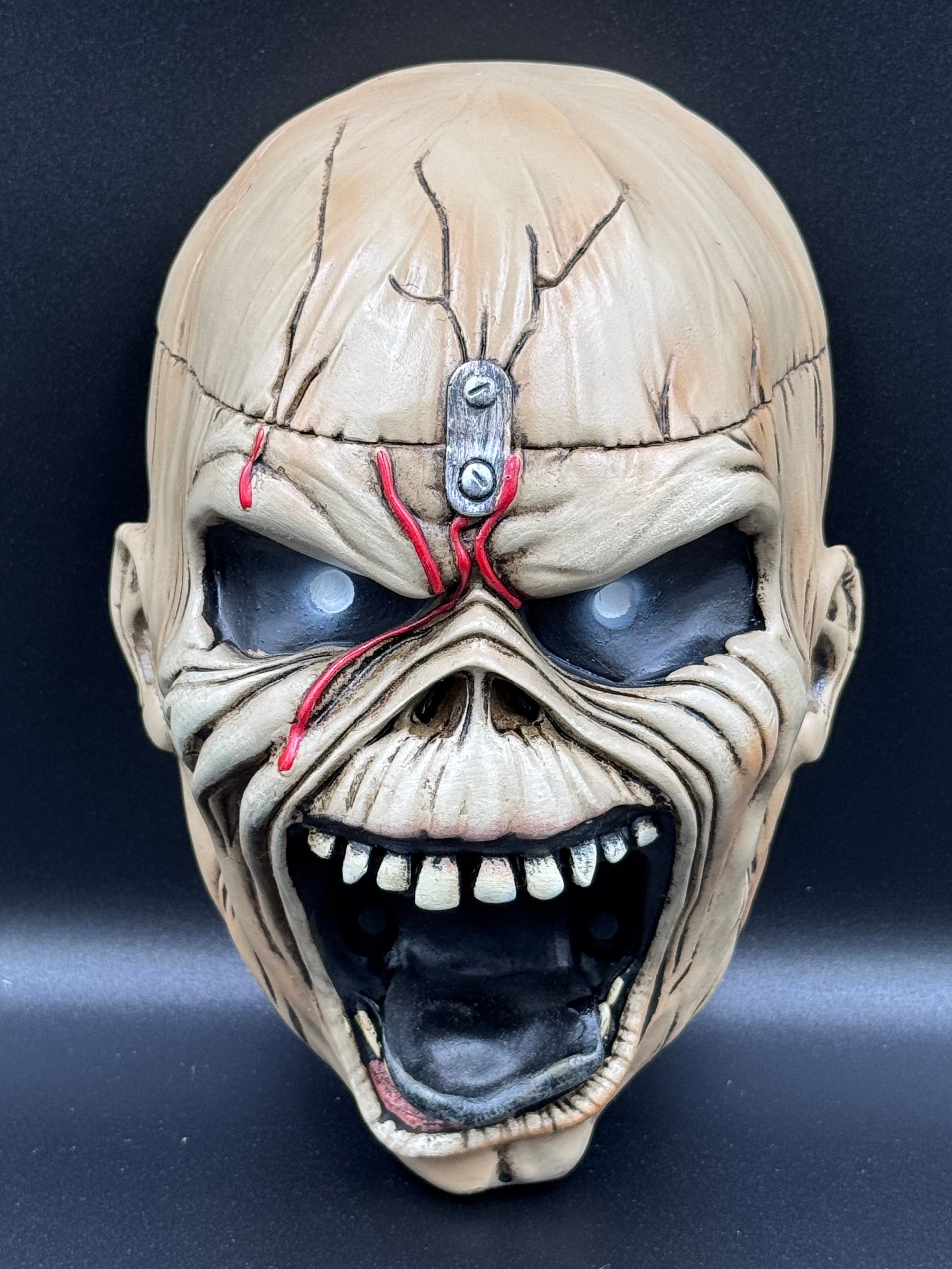 【未使用】IRON MAIDEN ボトルオープナー エディデザイン Iron Maiden Eddie The Trooper Bottle Opener 19cm | Official Rock