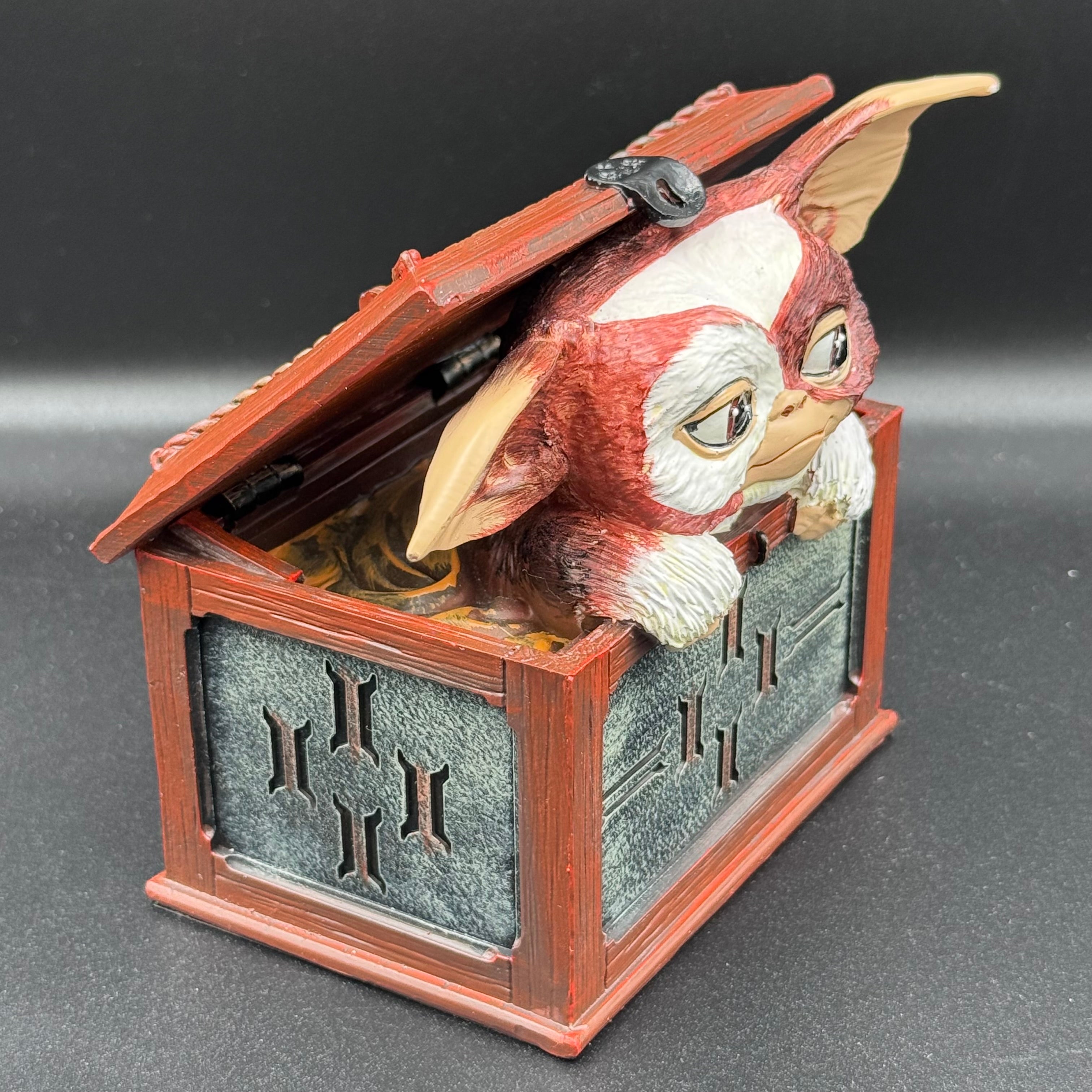 Officially Licensed Gremlins Gizmo in a Box Figurine 12.5cm