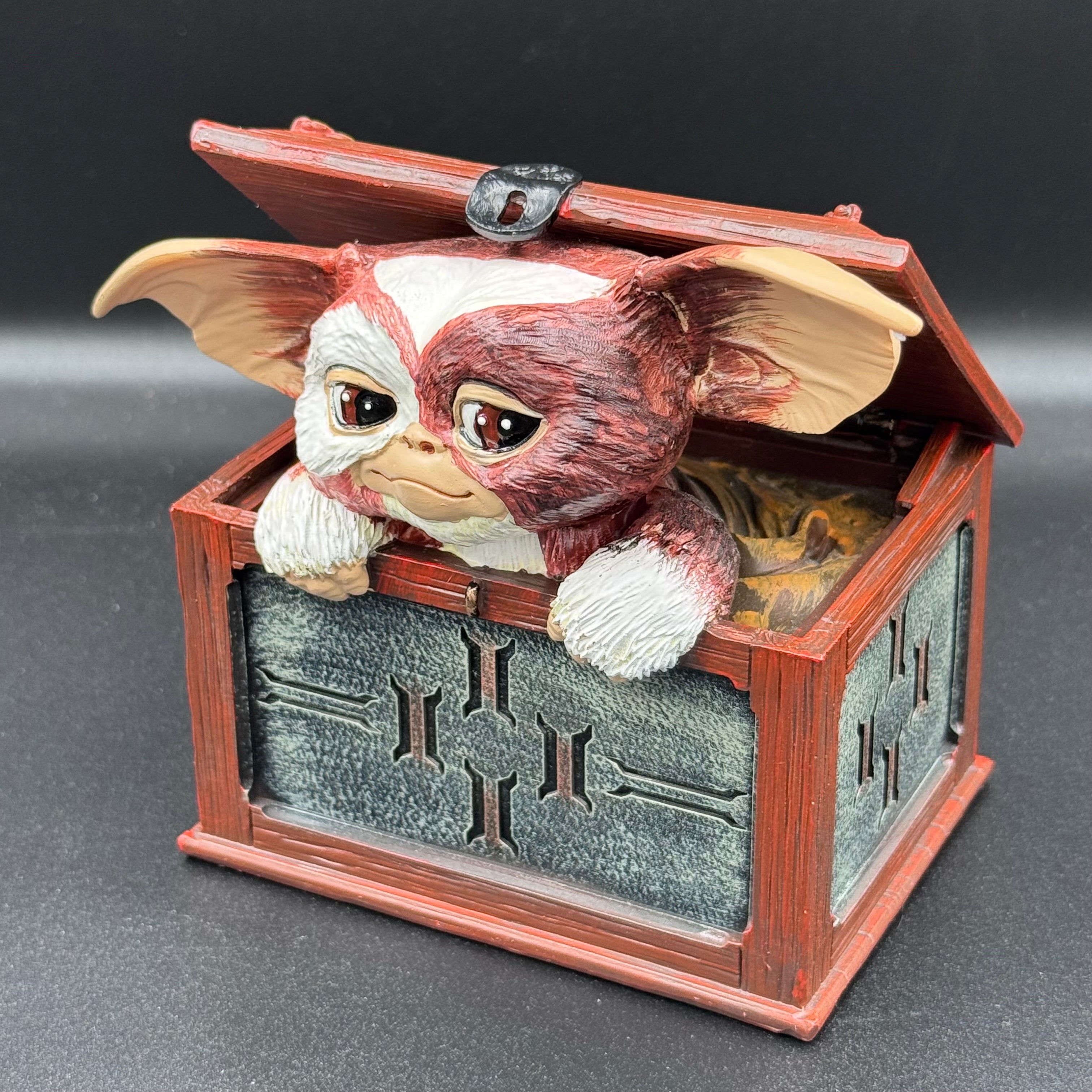 Officially Licensed Gremlins Gizmo in a Box Figurine 12.5cm