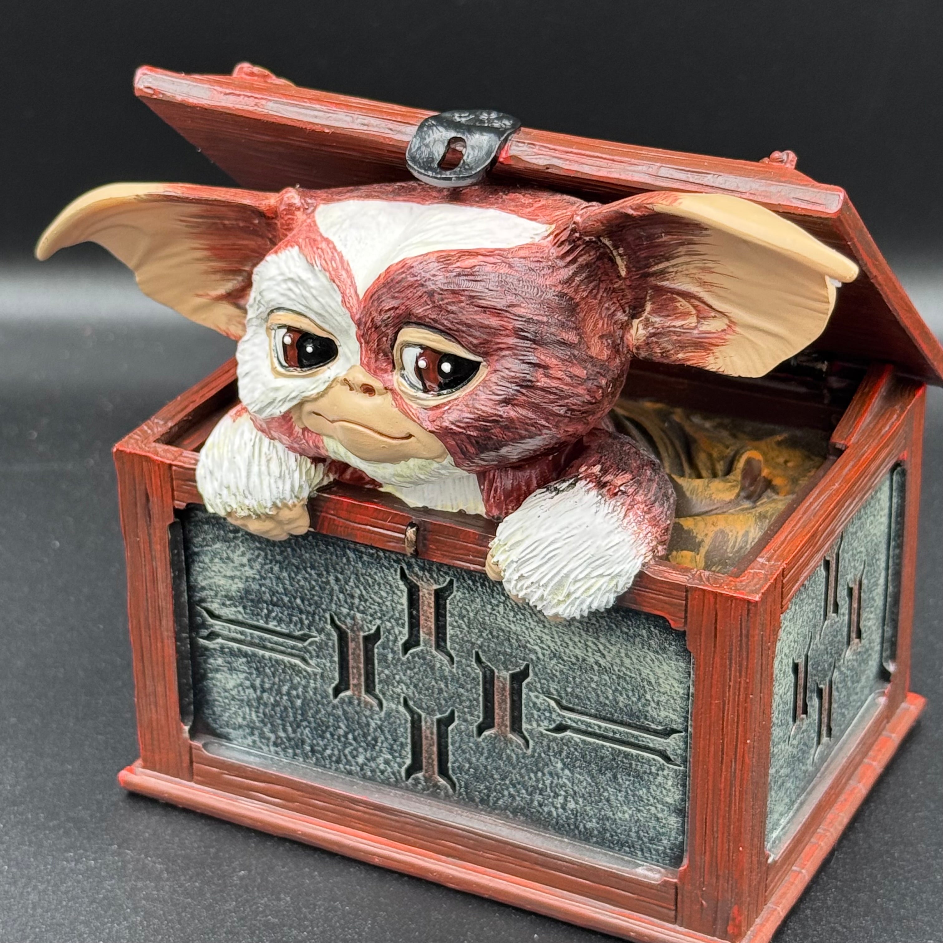 Officially Licensed Gremlins Gizmo in a Box Figurine 12.5cm