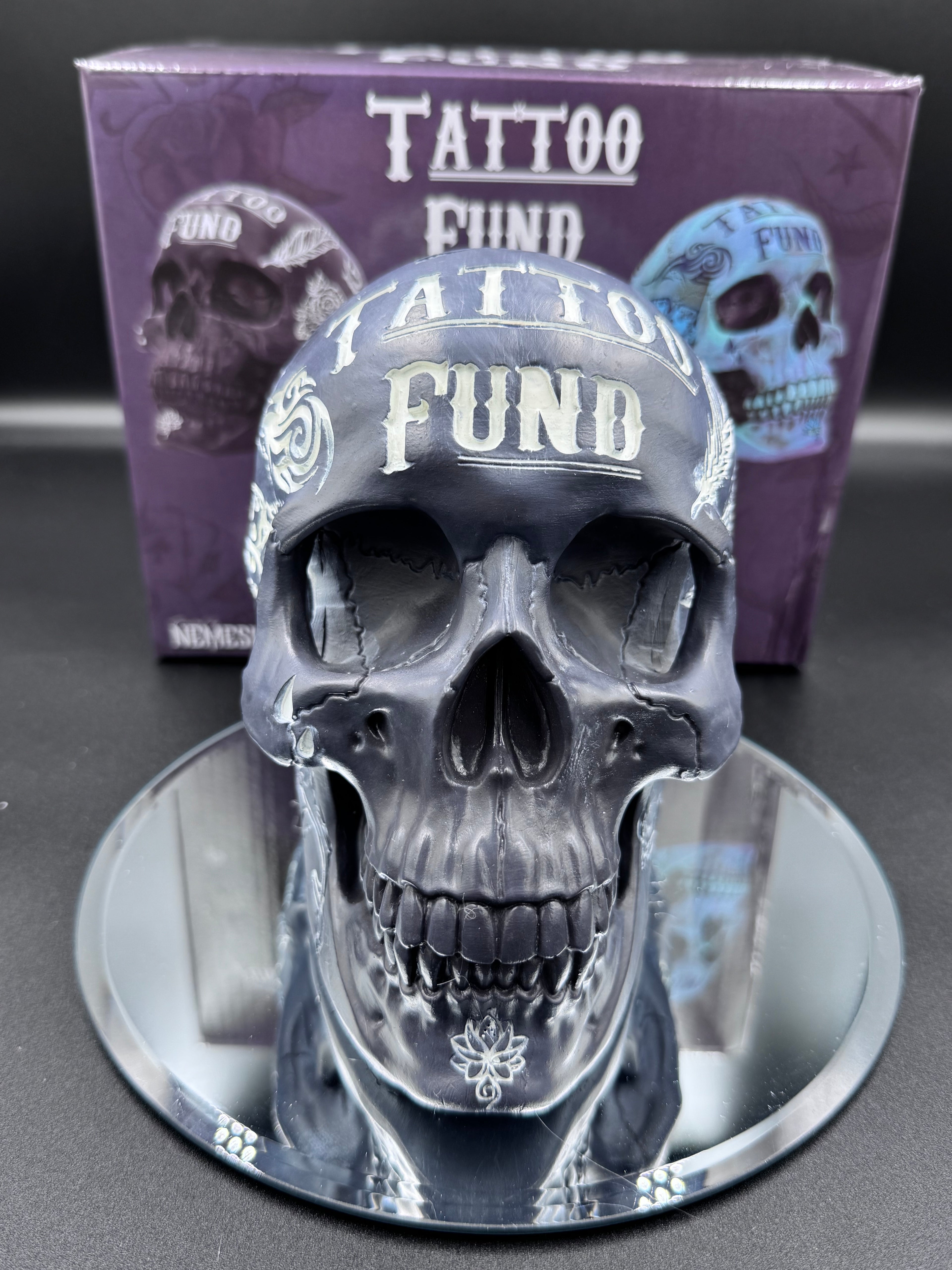 Black and White Traditional, Tribal Tattoo Fund Skull