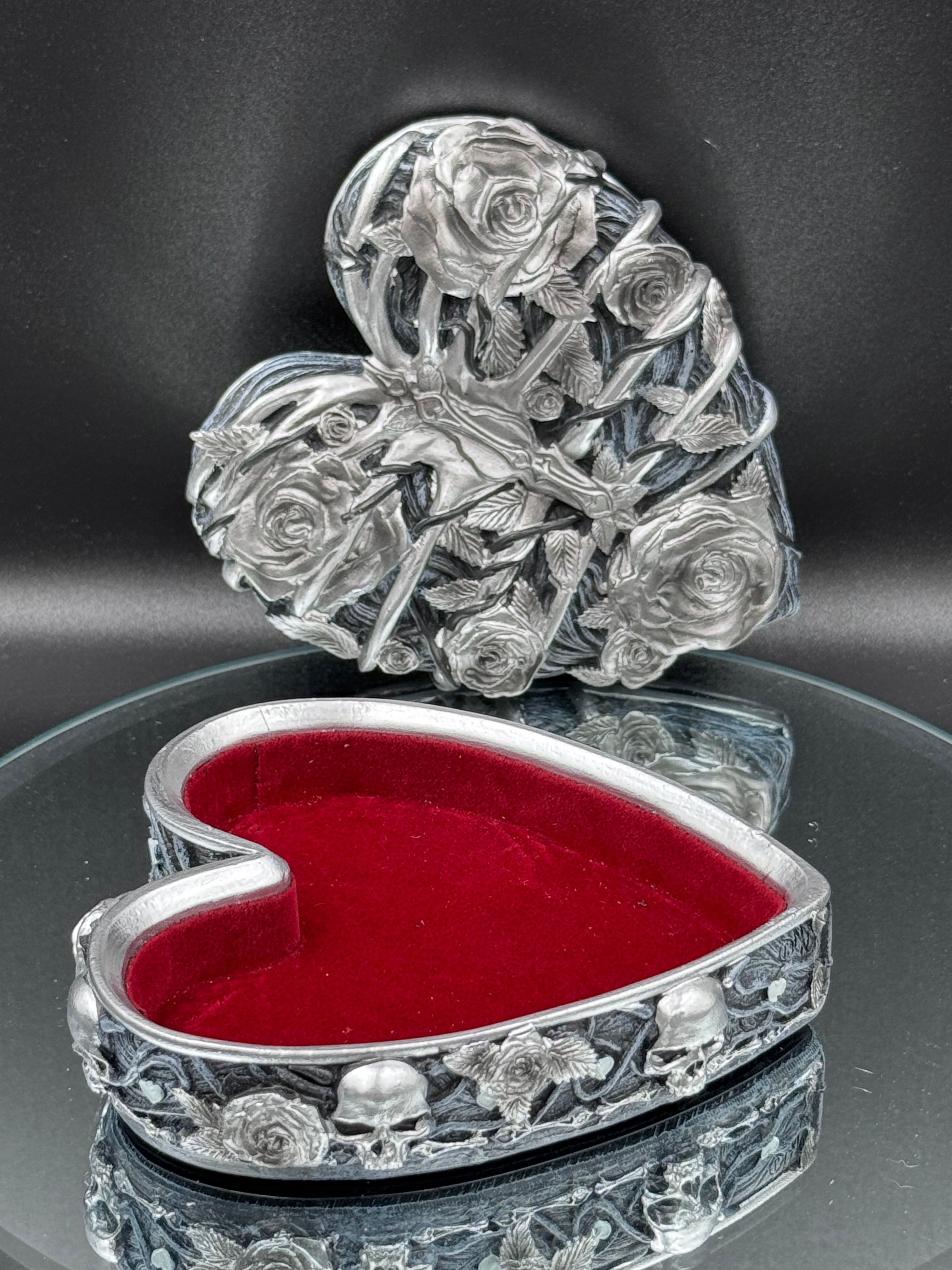 Gothic Caged Heart Box 10.5cm