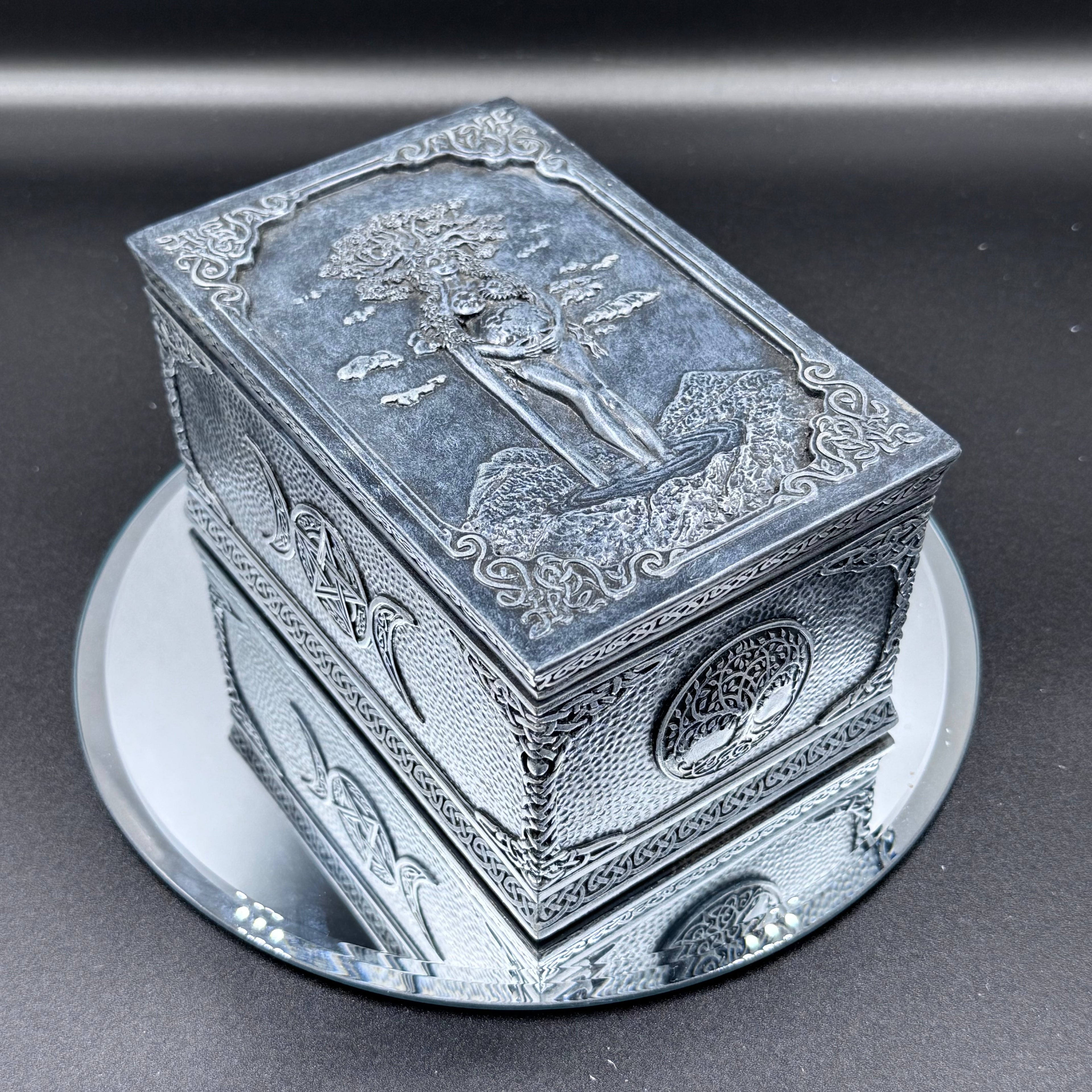 Mother Earth Box 15.5cm