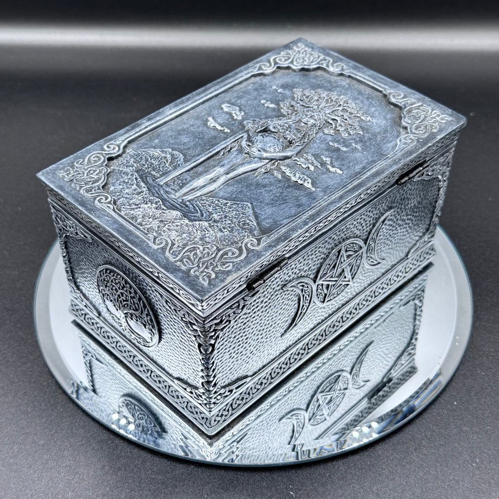 Mother Earth Box 15.5cm