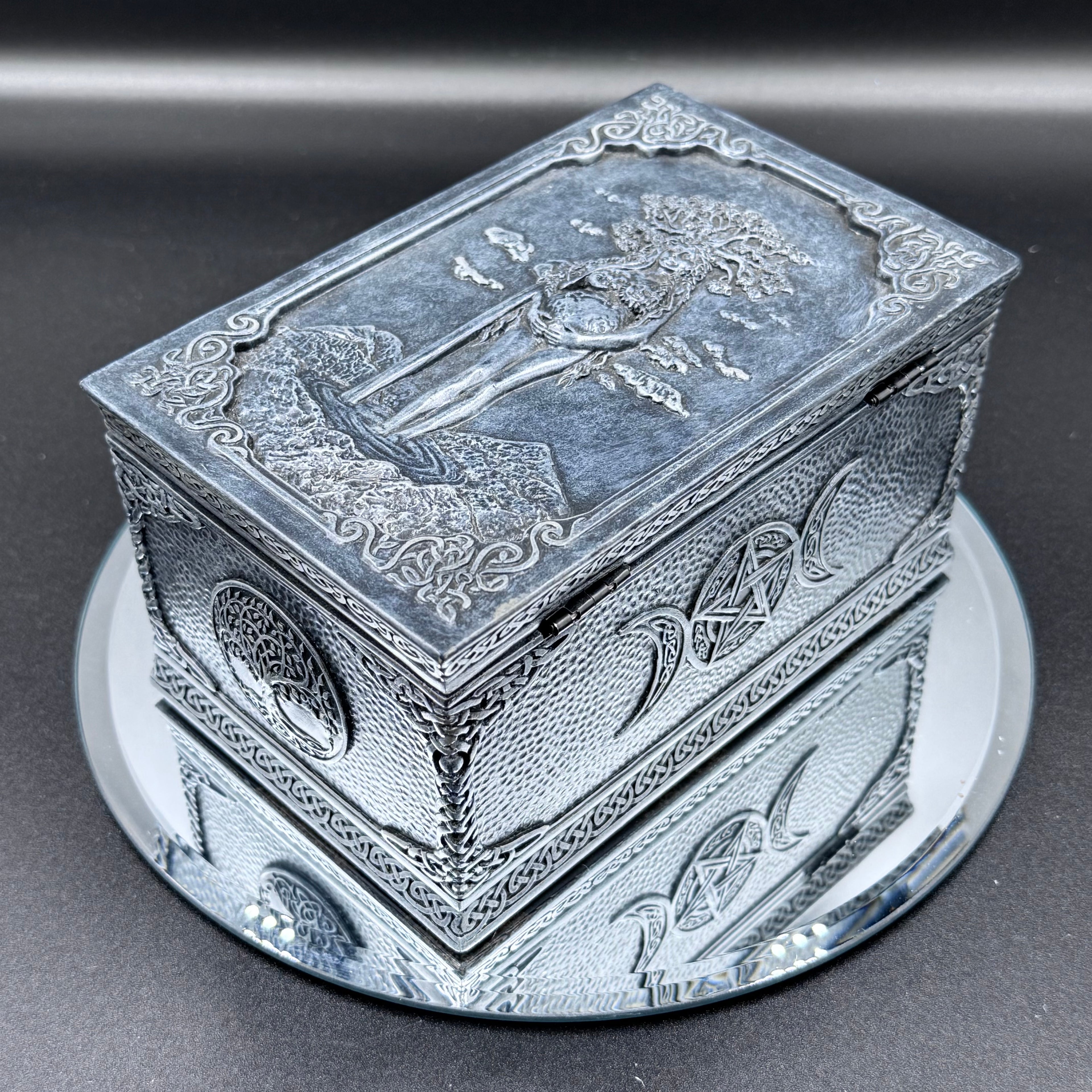 Mother Earth Box 15.5cm