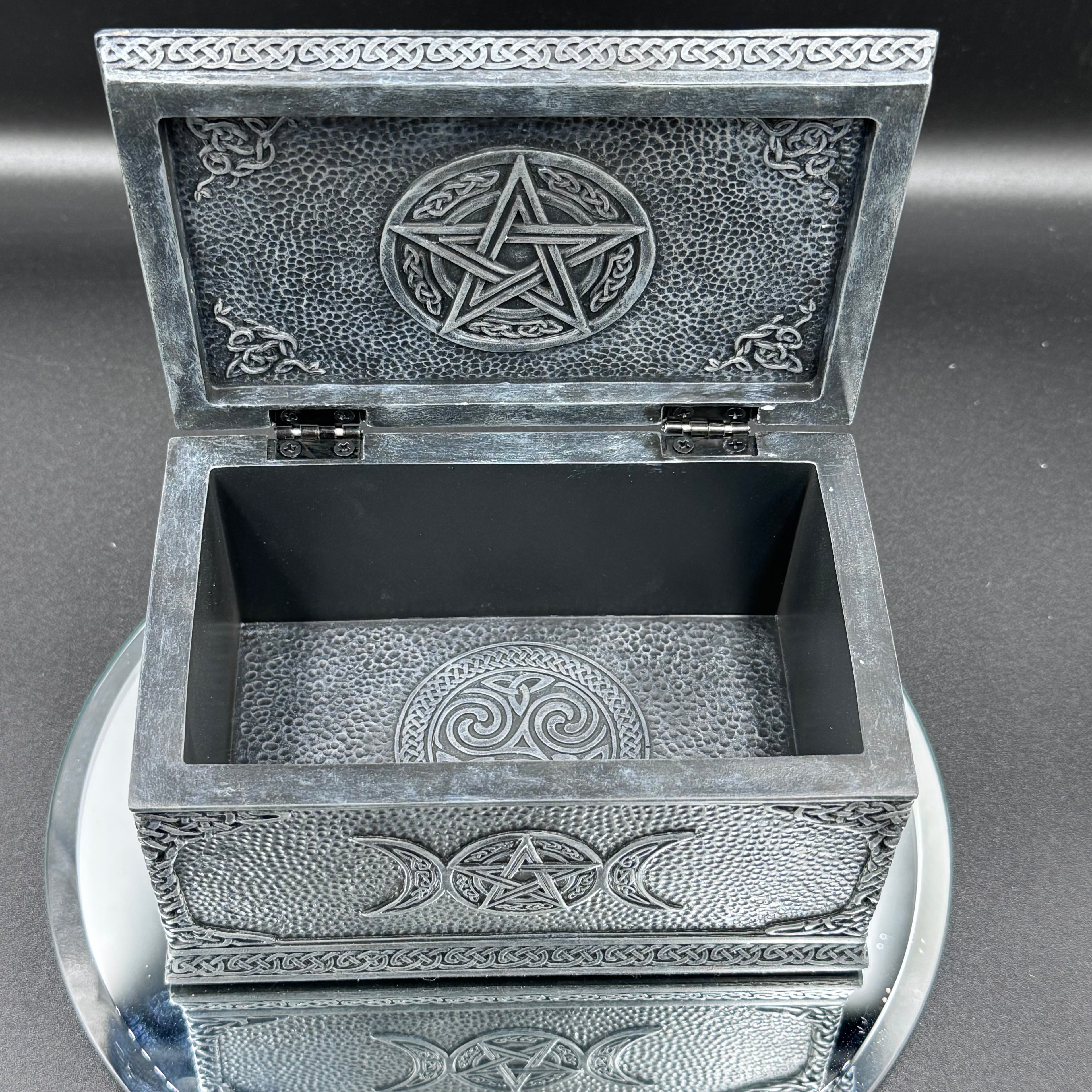 Mother Earth Box 15.5cm