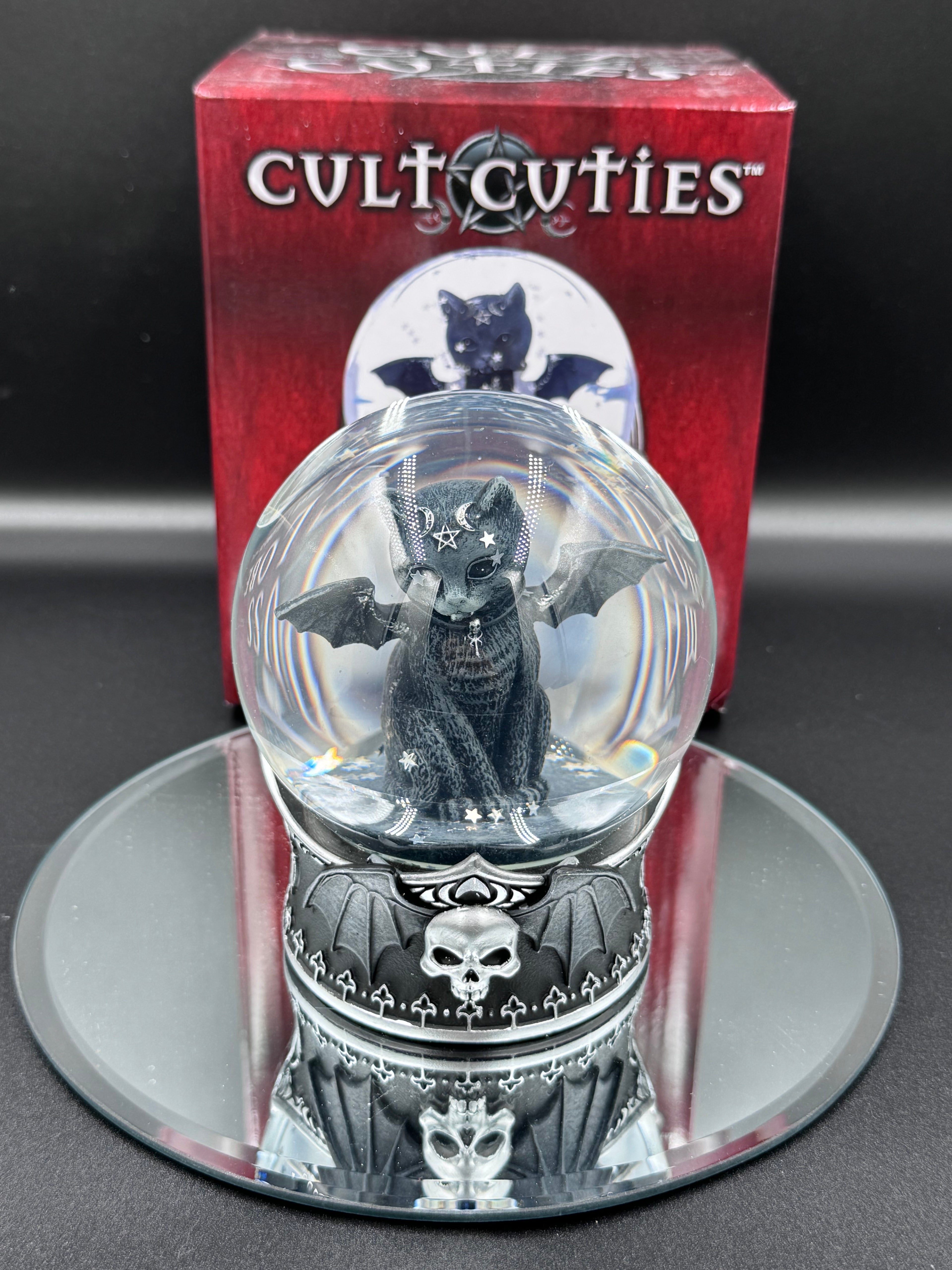Cult Cuties Malpuss Snow Globe 13cm