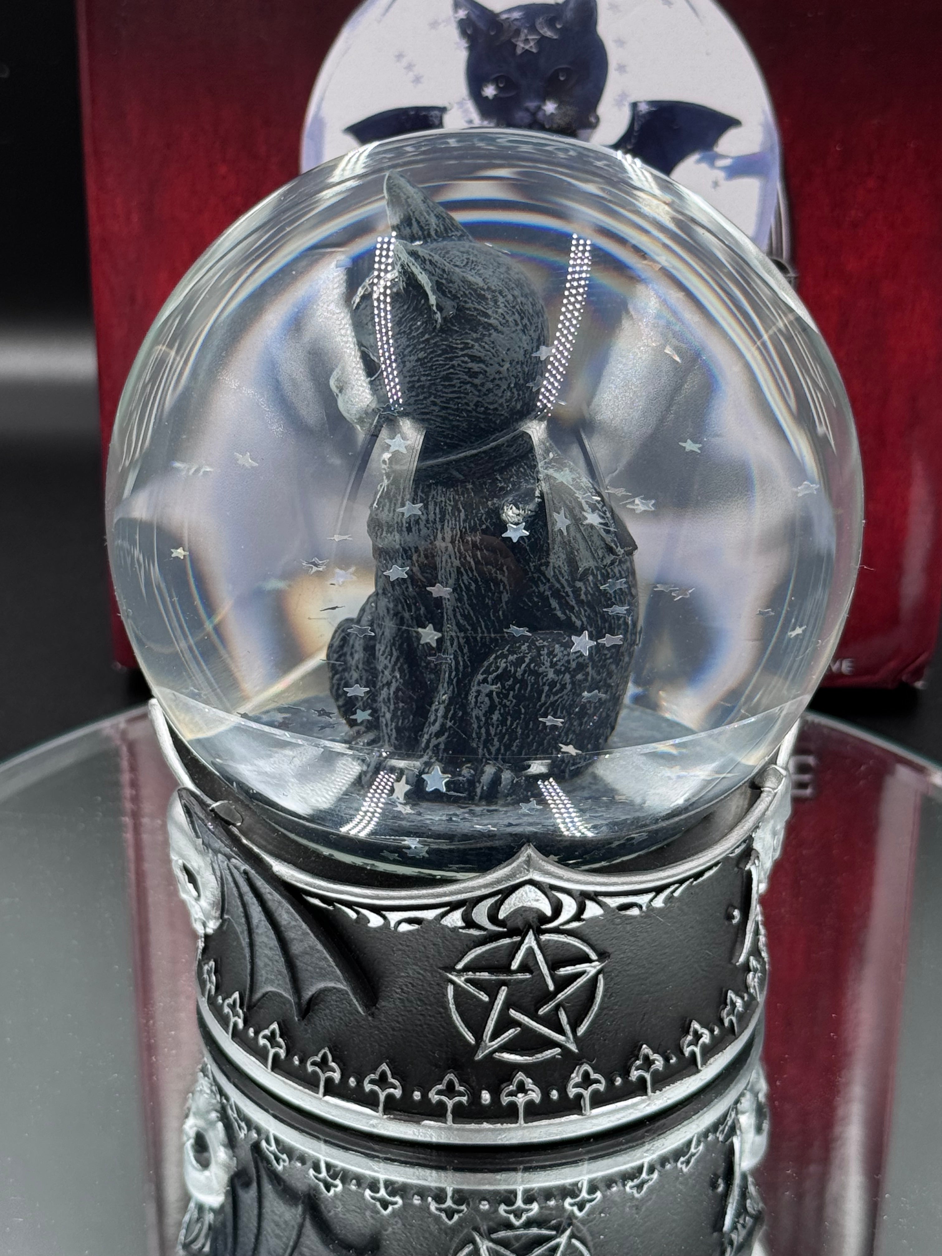 Cult Cuties Malpuss Snow Globe 13cm