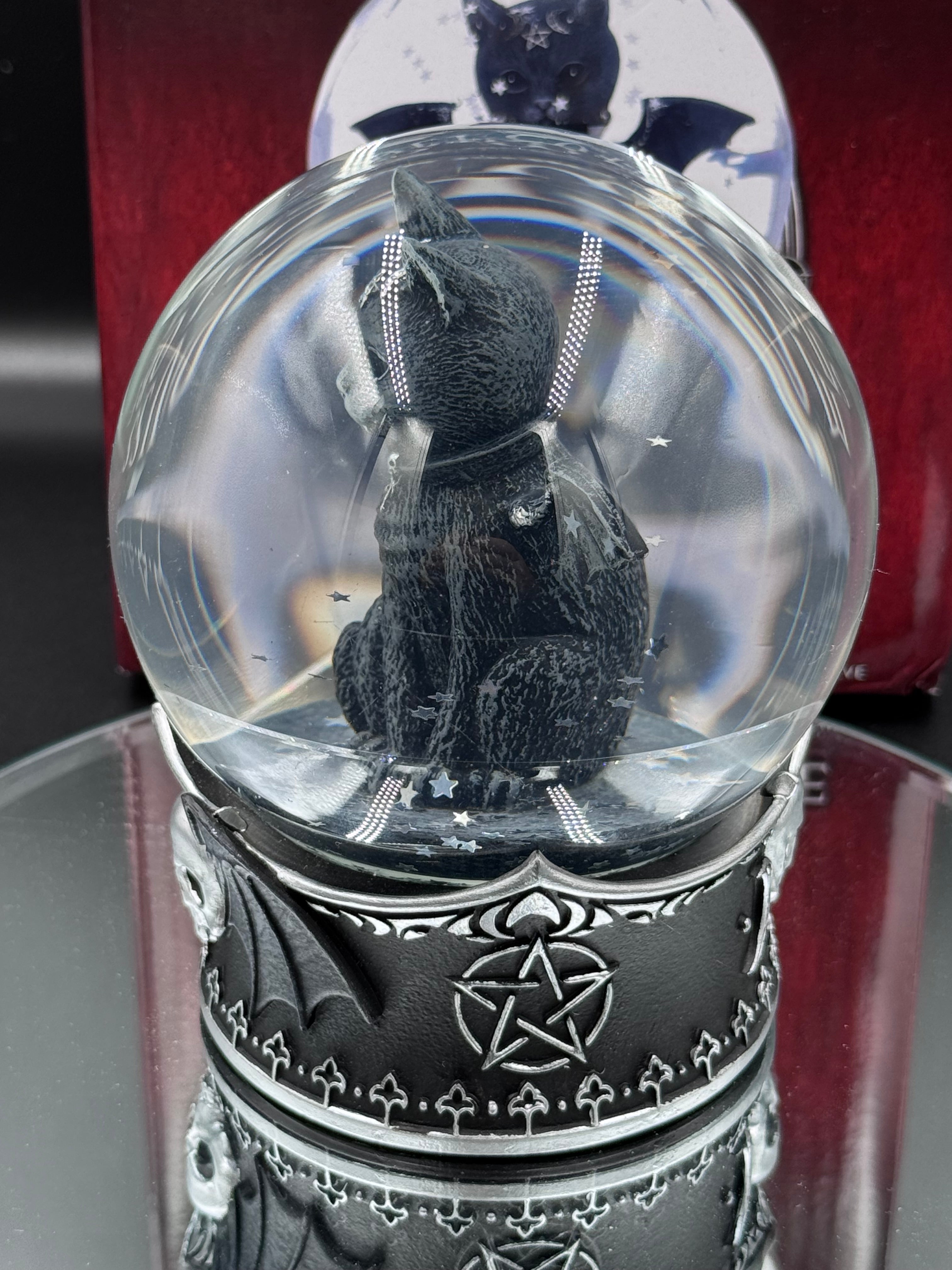 Cult Cuties Malpuss Snow Globe 13cm