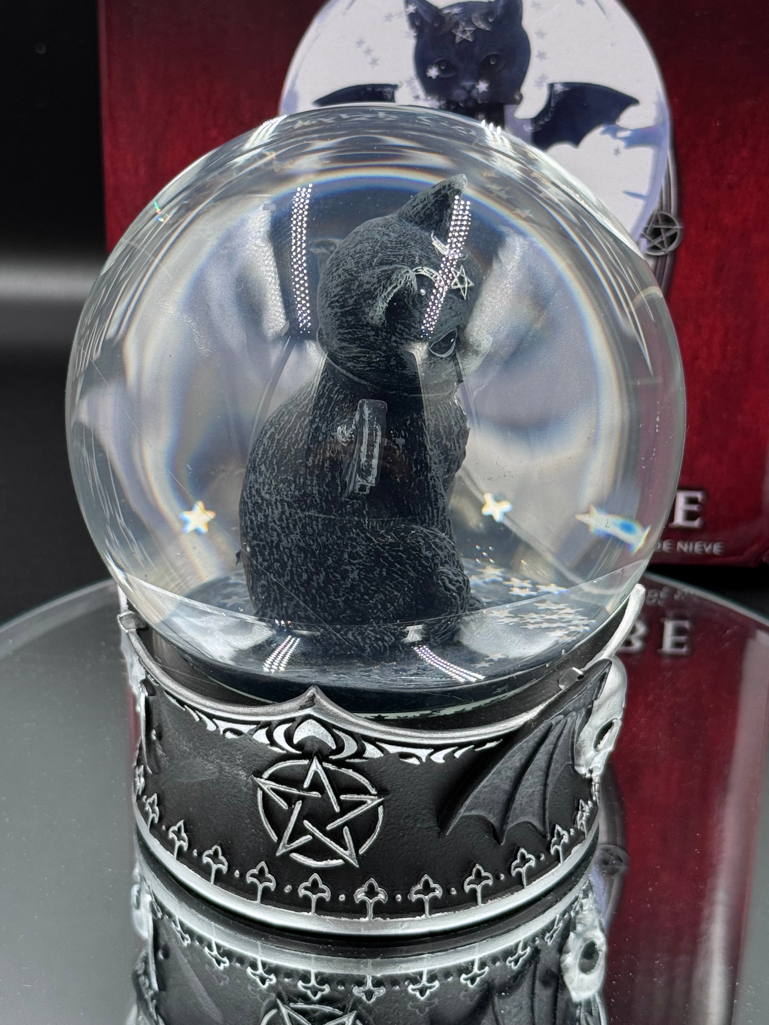 Cult Cuties Malpuss Snow Globe 13cm