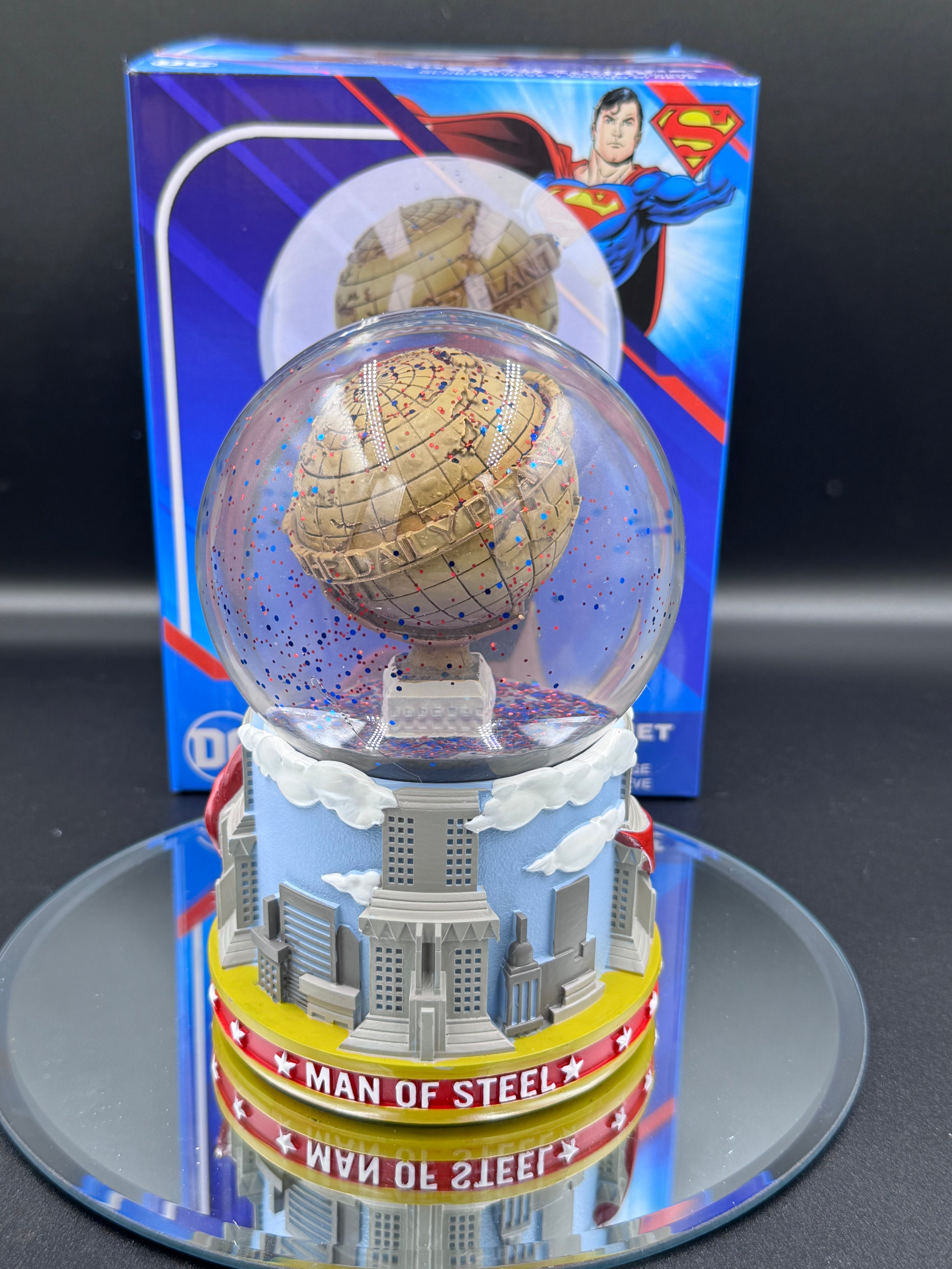 DC The Daily Planet Superman Hero Snow Globe