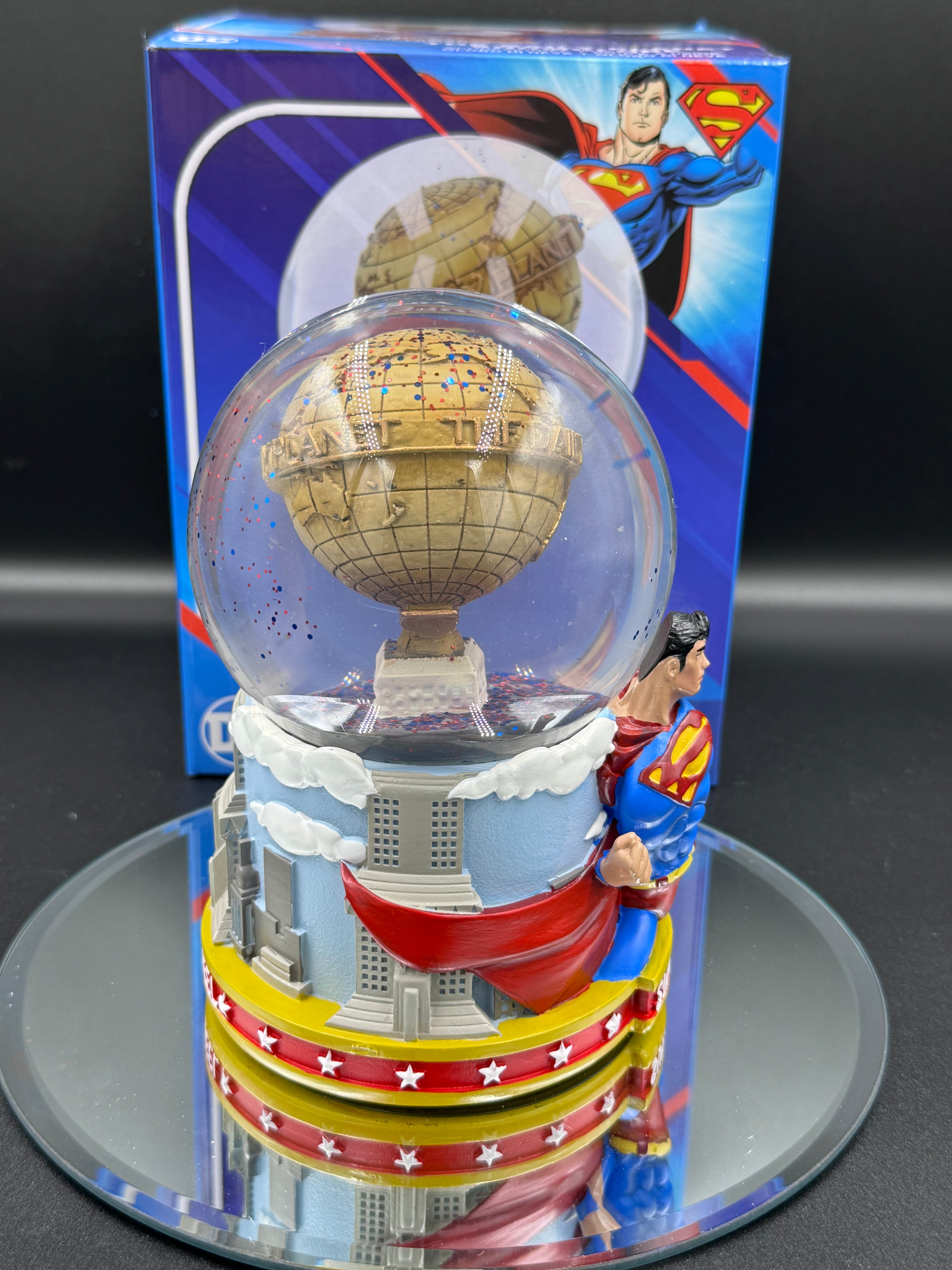 DC The Daily Planet Superman Hero Snow Globe