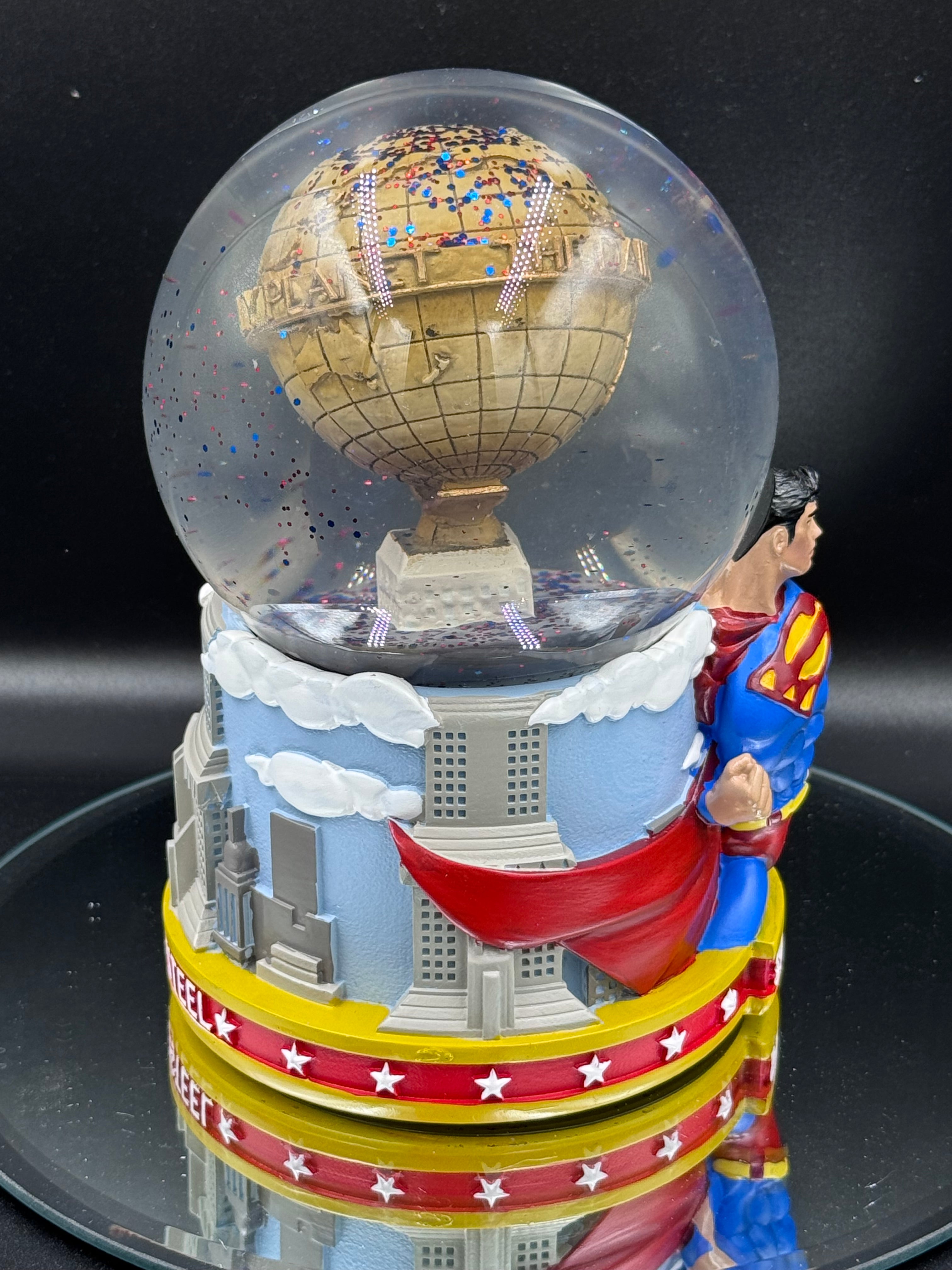 DC The Daily Planet Superman Hero Snow Globe