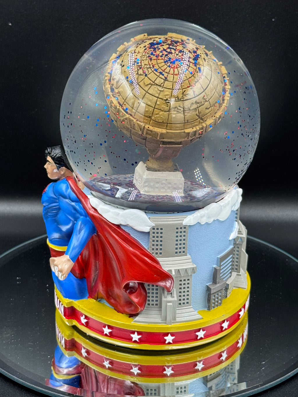 DC The Daily Planet Superman Hero Snow Globe