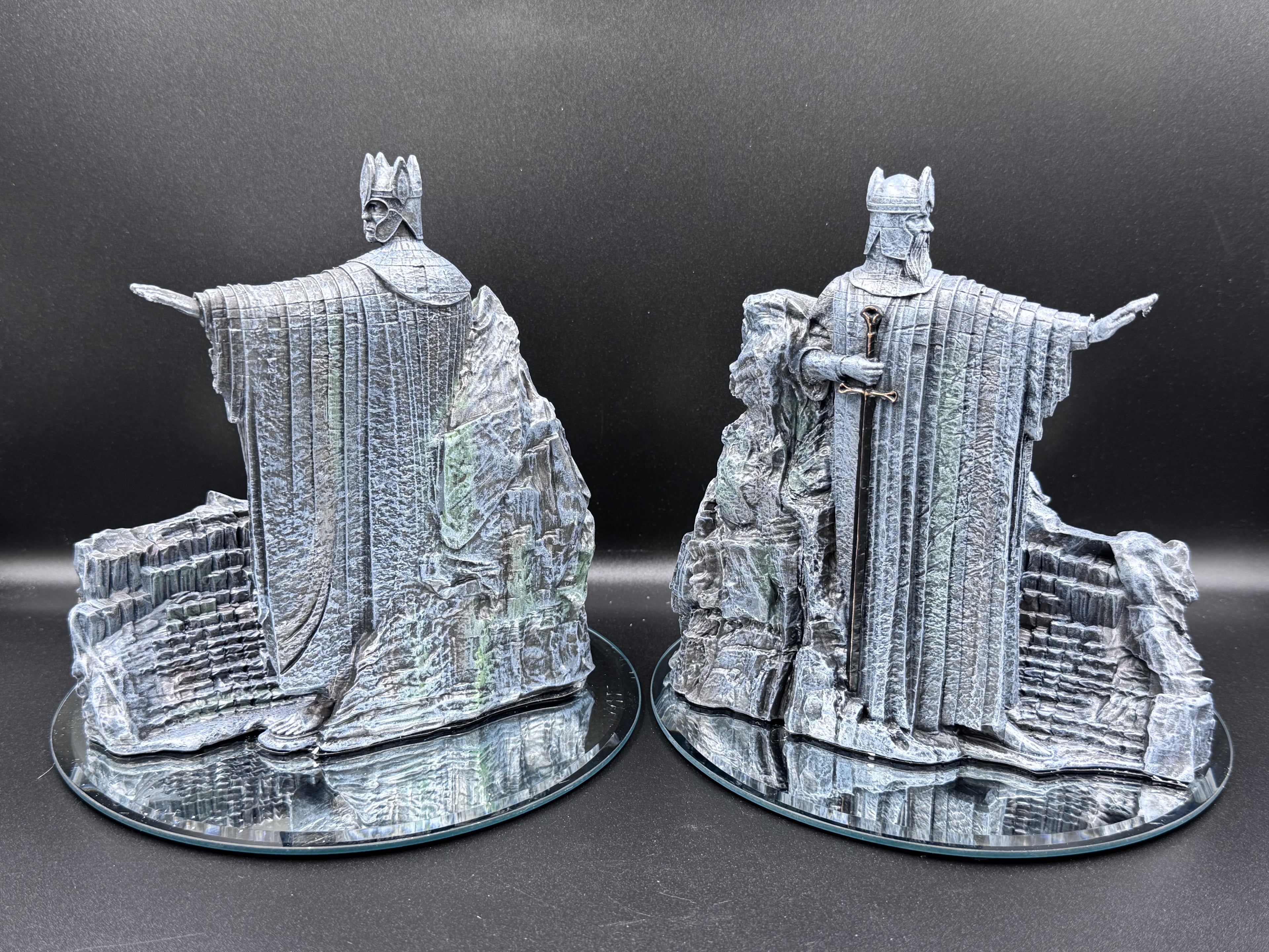 Lord of the Rings Gates of Argonath Bookends 19cm