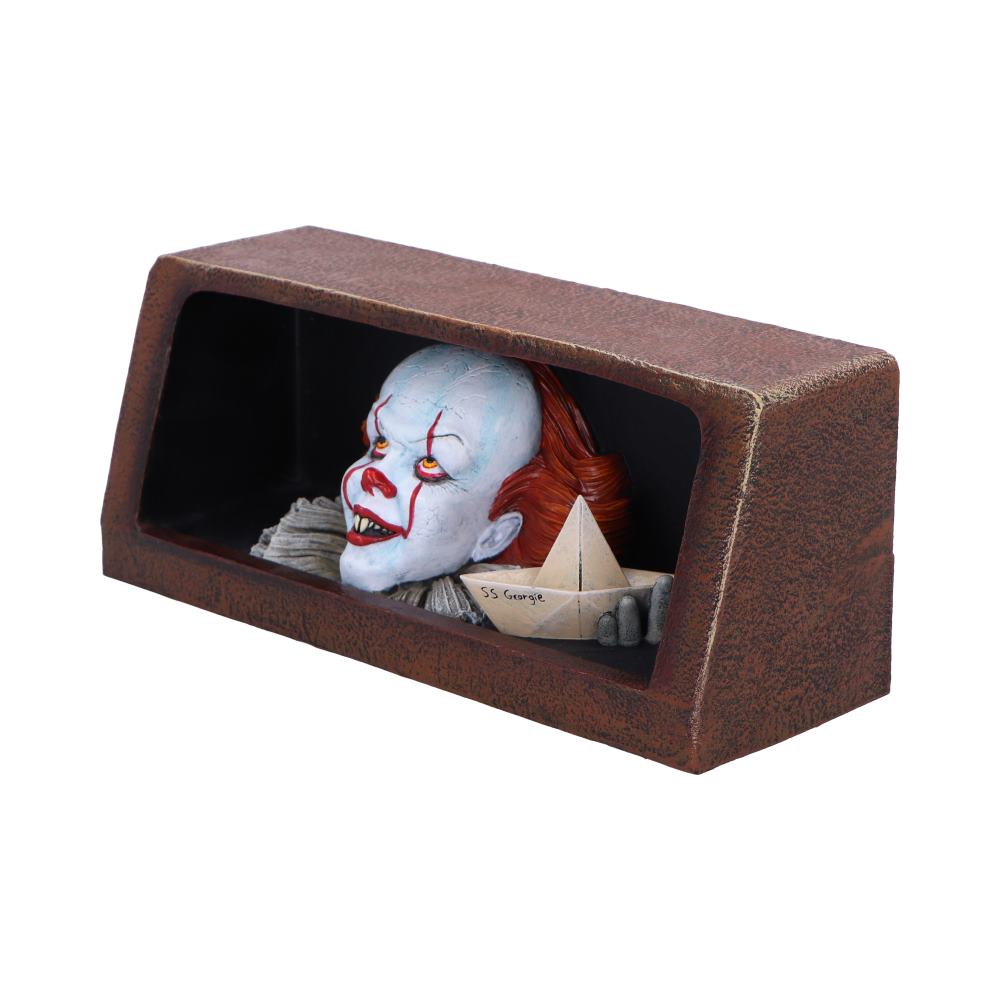 IT Pennywise Storm Drain Figurine, 20cm