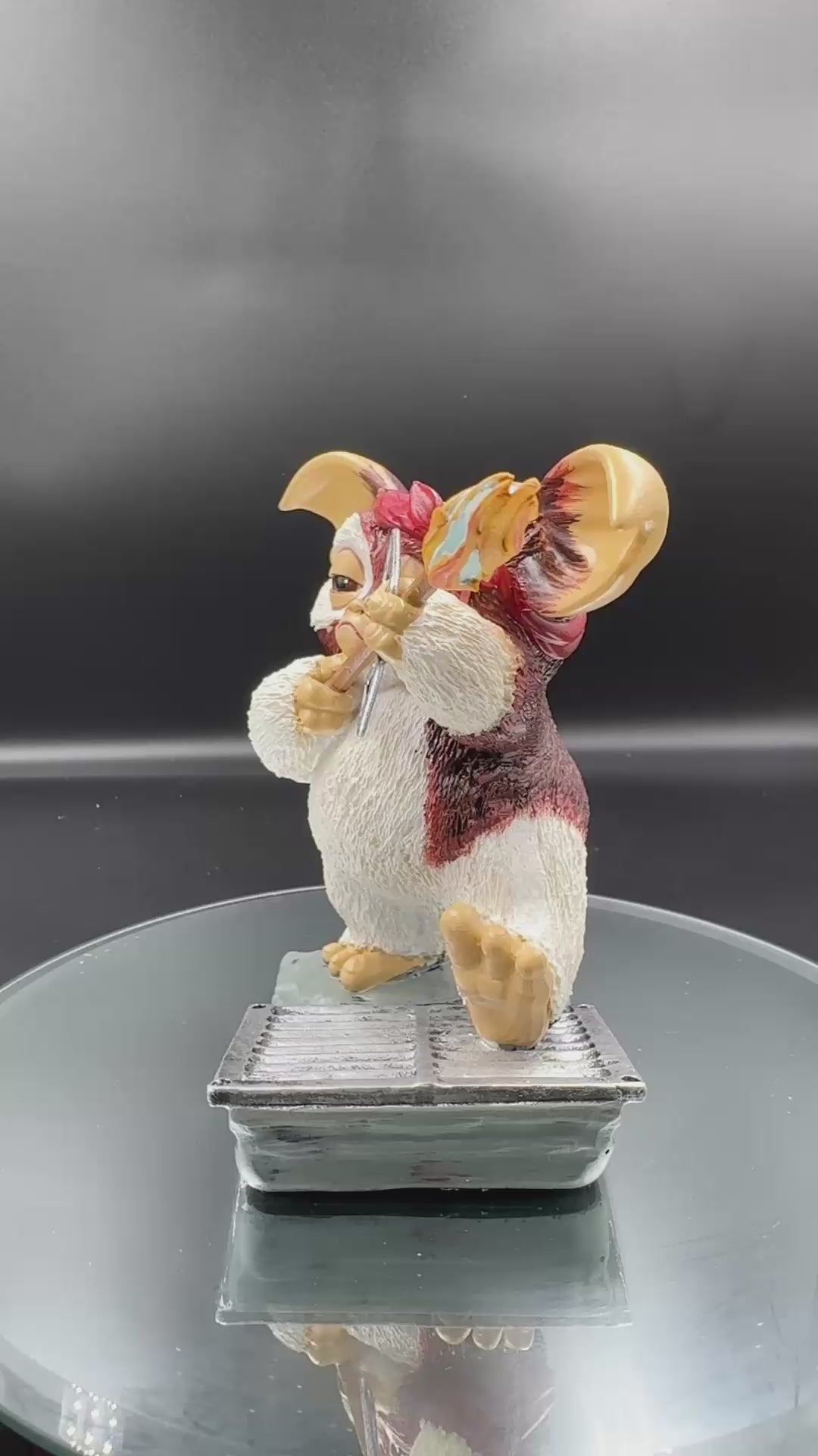 Gremlins Gizmo - Ready Aim Fire Figurine 11.5cm