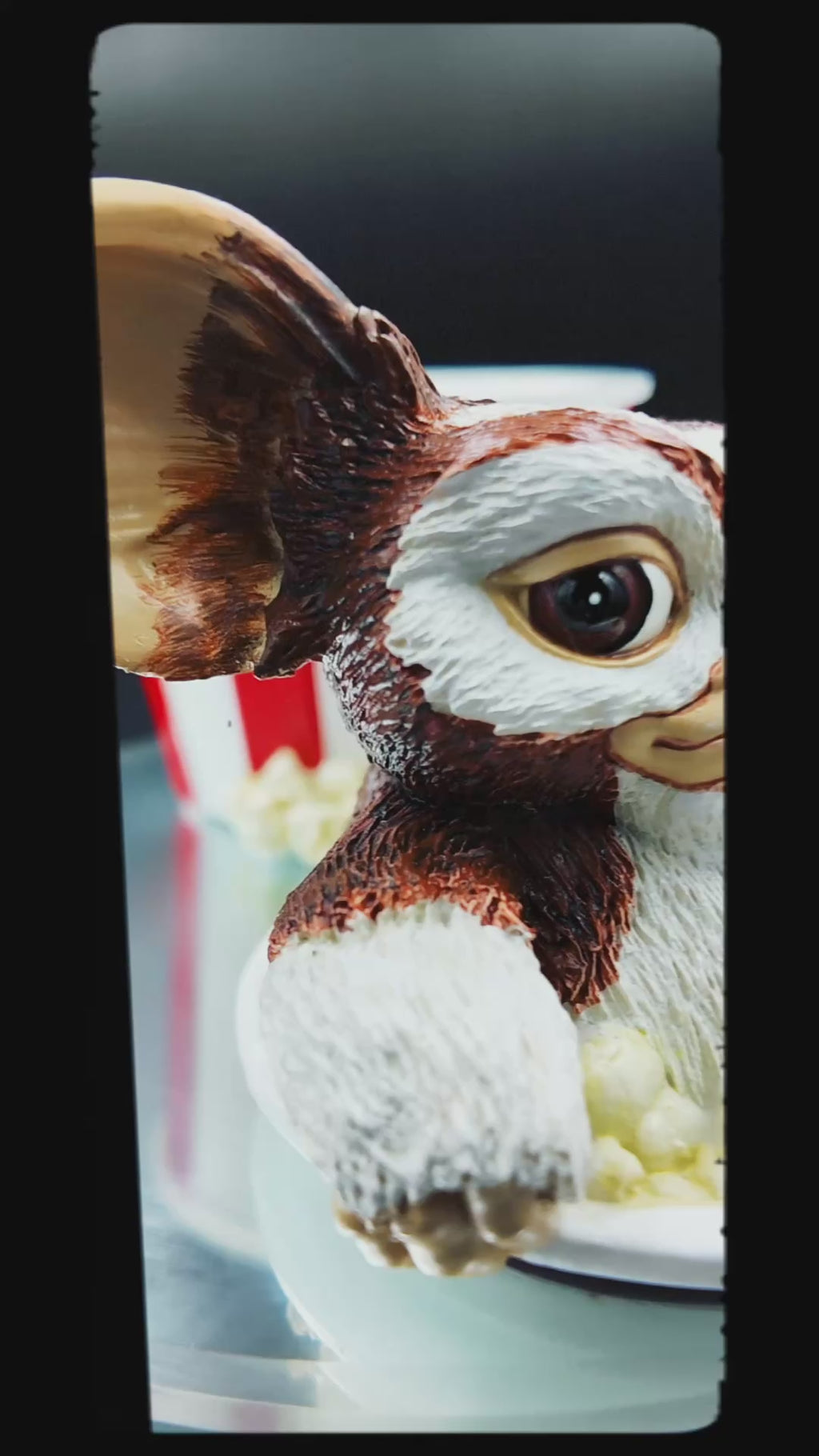 Gremlins Gizmo Feast Box Collectible Figure 14.4cm | Nemesis Now